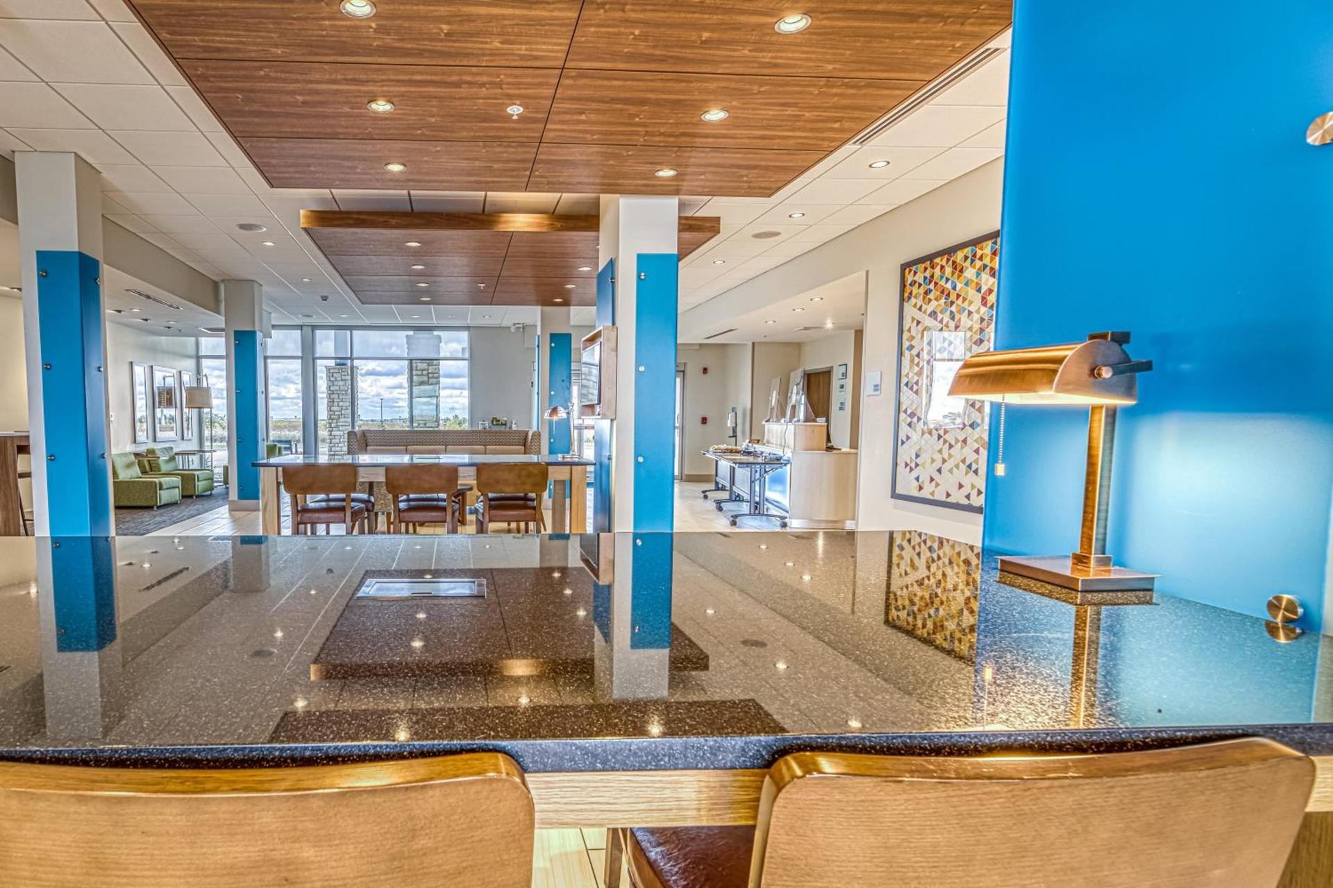 Holiday Inn Express & Suites - Rantoul by IHG photo 14