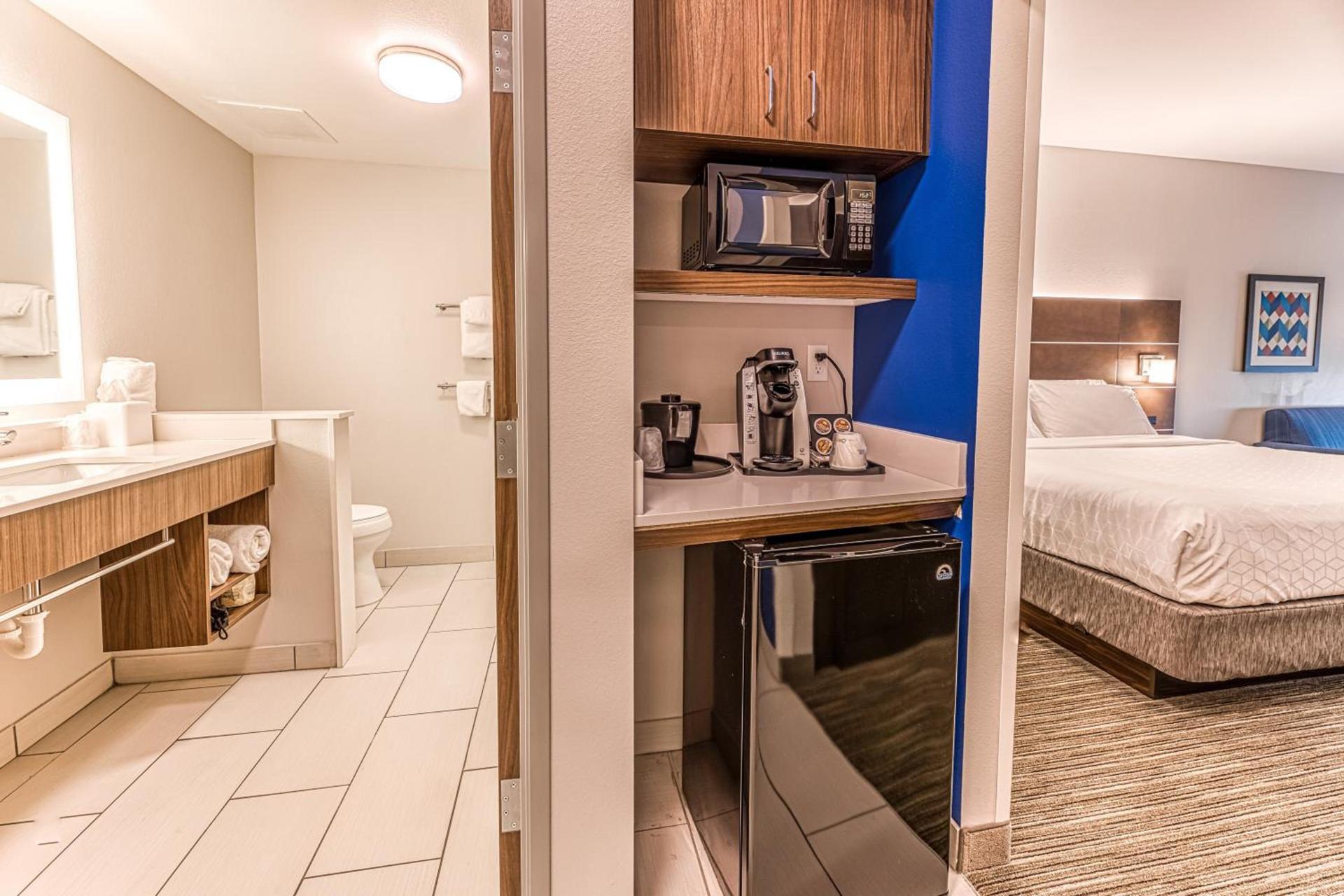 Holiday Inn Express & Suites - Rantoul by IHG photo 39