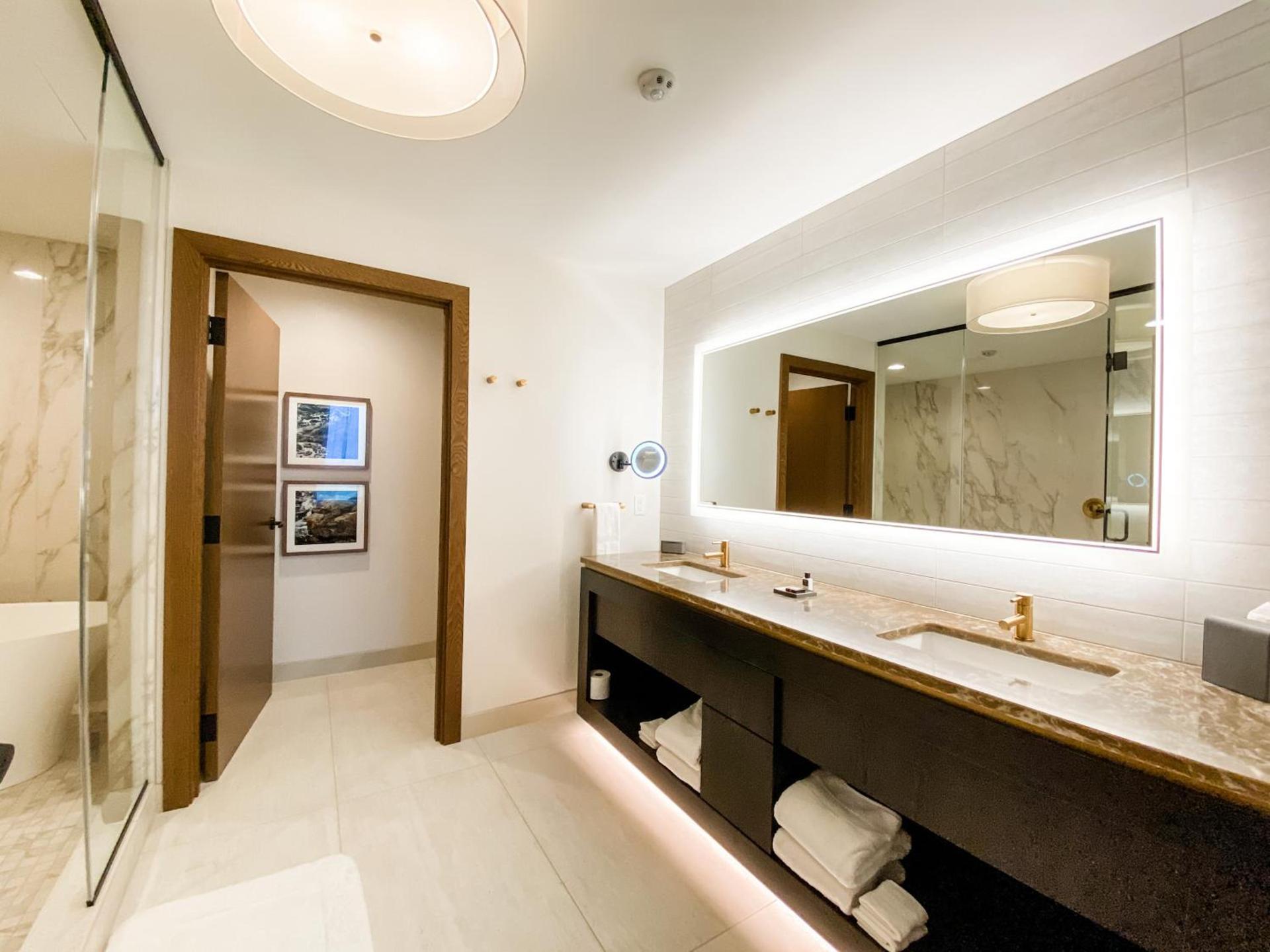 Omni Viking Lakes photo 35