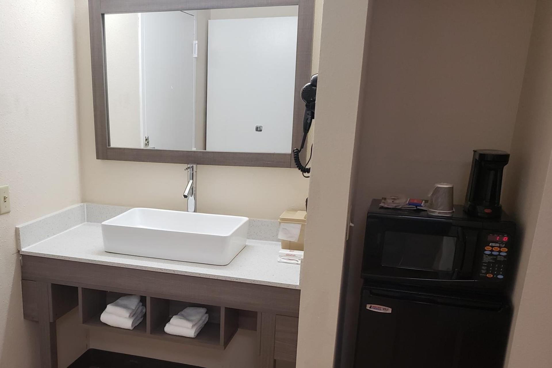 Red Roof Inn Moss Point photo 16