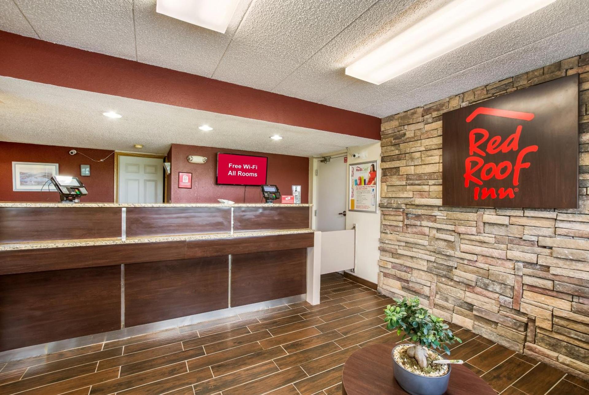 Red Roof Inn Saginaw – Frankenmuth photo 5