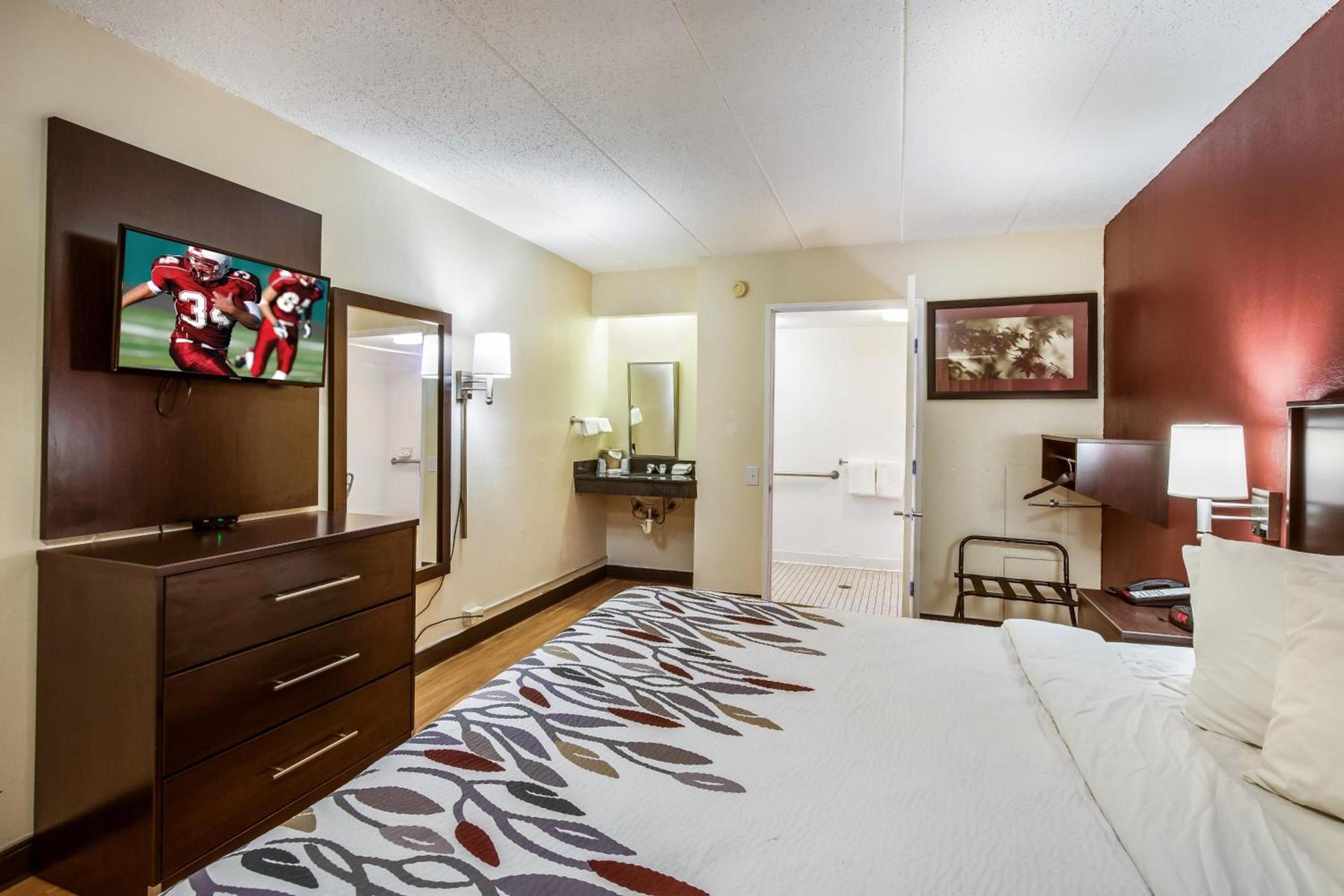 Red Roof Inn Saginaw – Frankenmuth photo 27