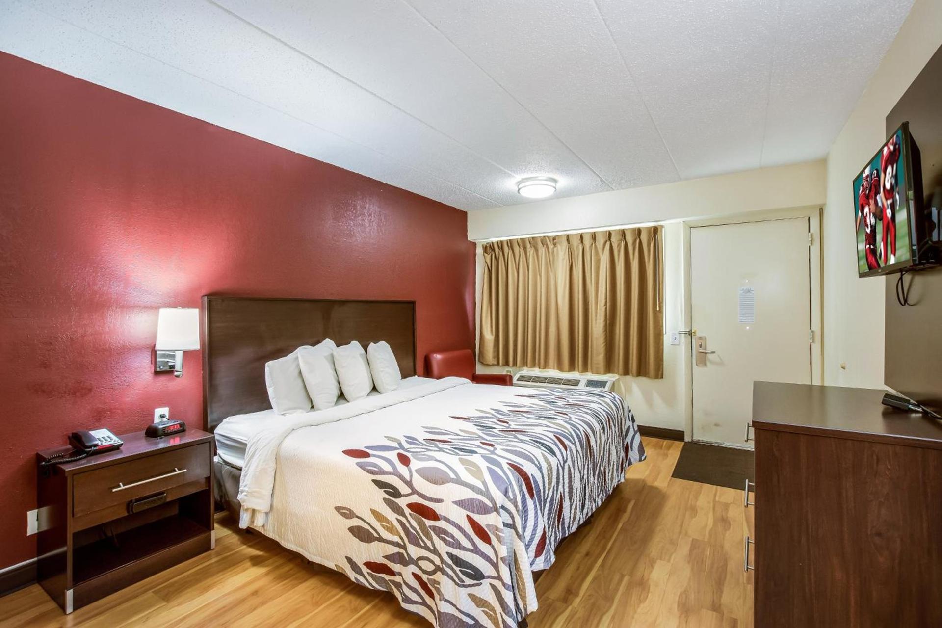 Red Roof Inn Saginaw – Frankenmuth photo 26