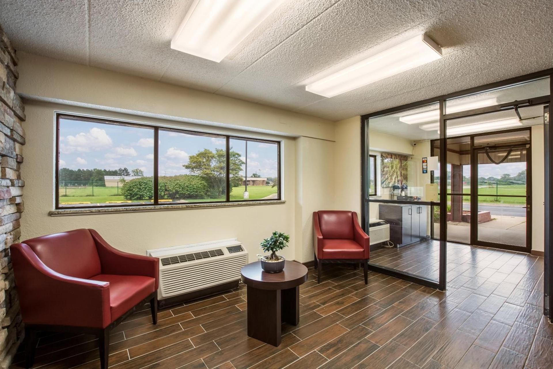 Red Roof Inn Saginaw – Frankenmuth photo 7