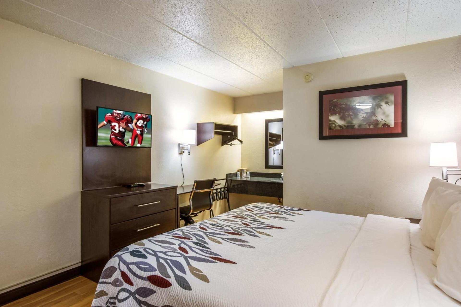 Red Roof Inn Saginaw – Frankenmuth photo 16