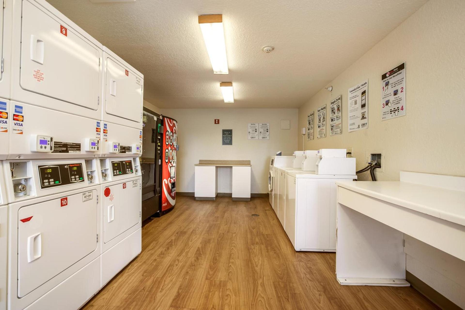 HomeTowne Studios by Red Roof Philadelphia - Mt Laurel-Maple Shade, NJ photo 11