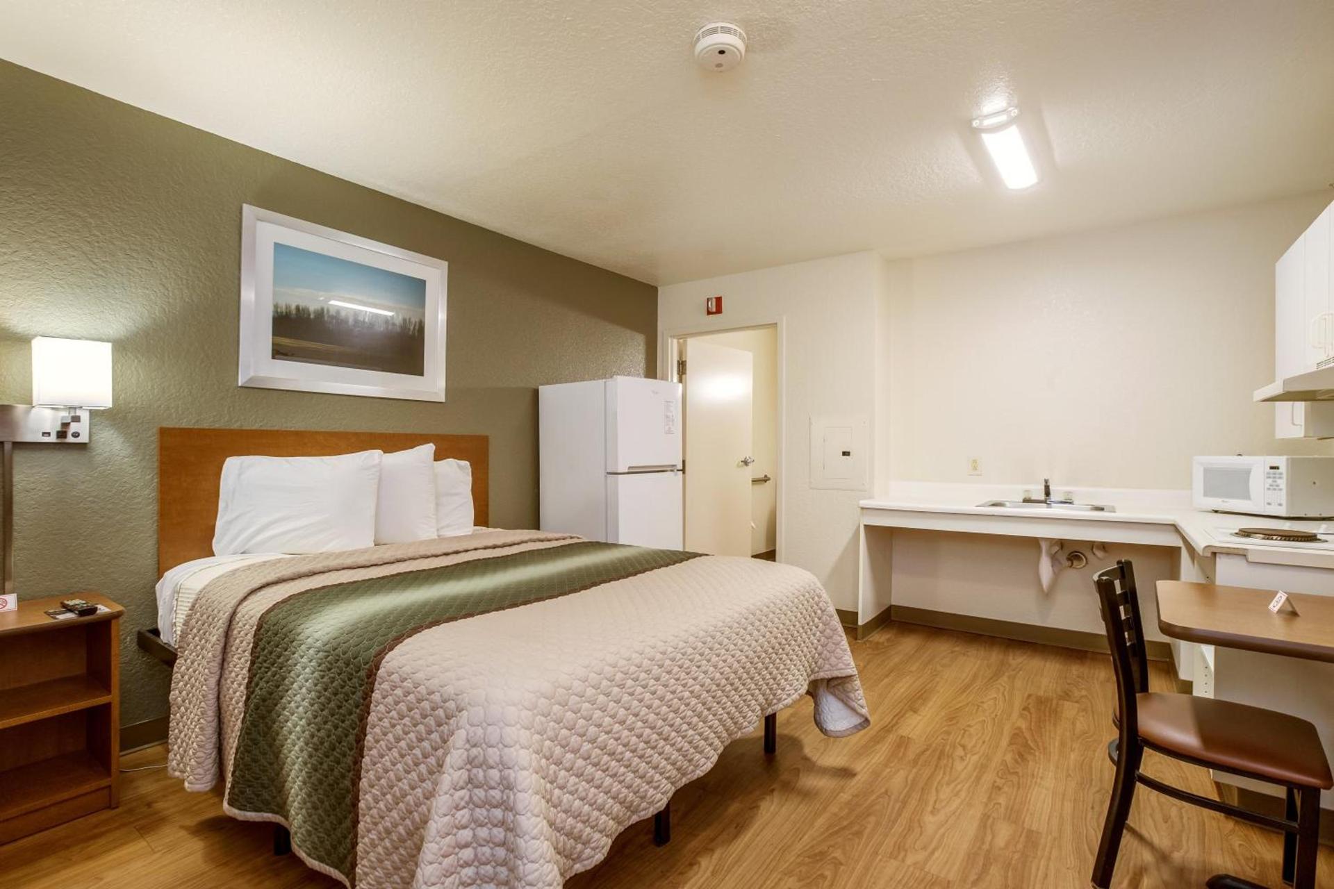 HomeTowne Studios by Red Roof Philadelphia - Mt Laurel-Maple Shade, NJ photo 19