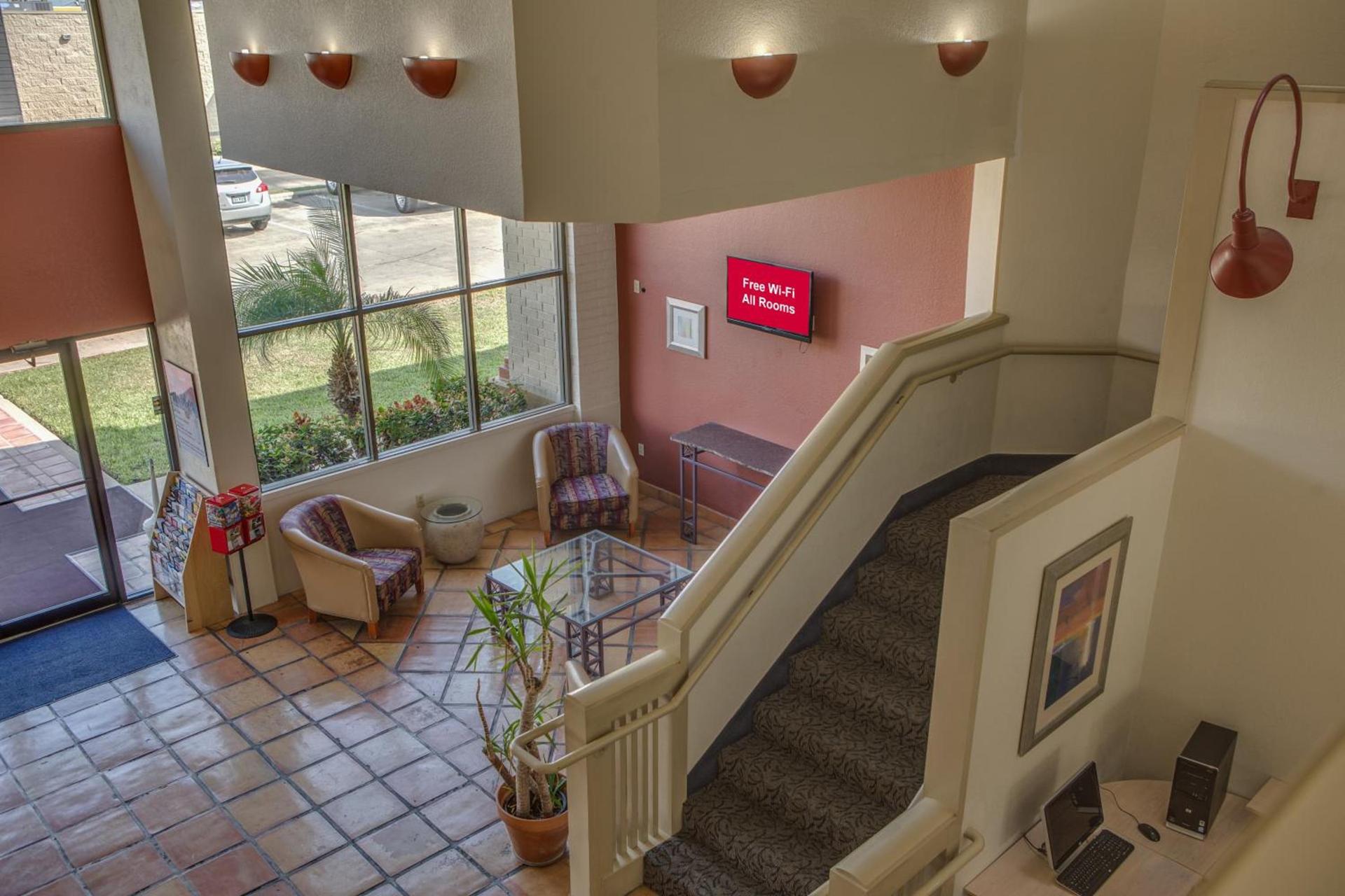 Red Roof Inn Pharr - McAllen photo 2