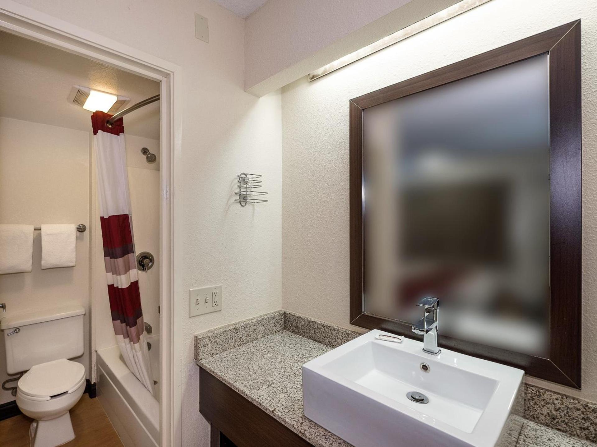 Red Roof Inn Toledo - Maumee photo 25