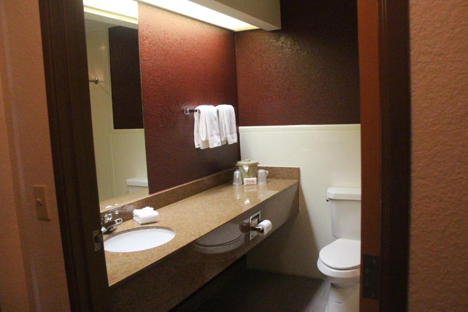 Red Roof Inn Pharr - McAllen photo 22