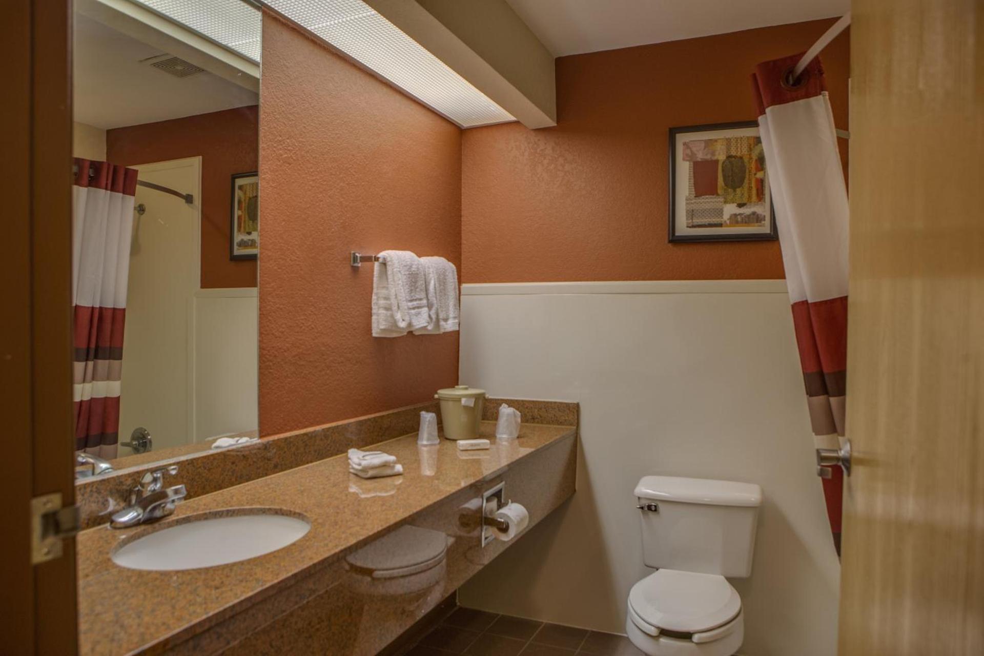 Red Roof Inn Pharr - McAllen photo 9