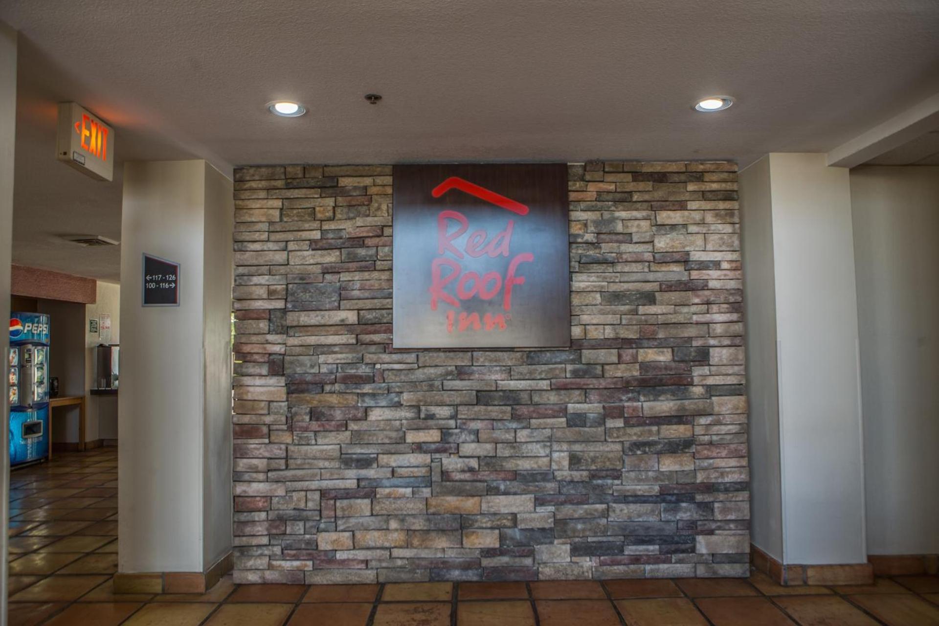 Red Roof Inn Pharr - McAllen photo 12