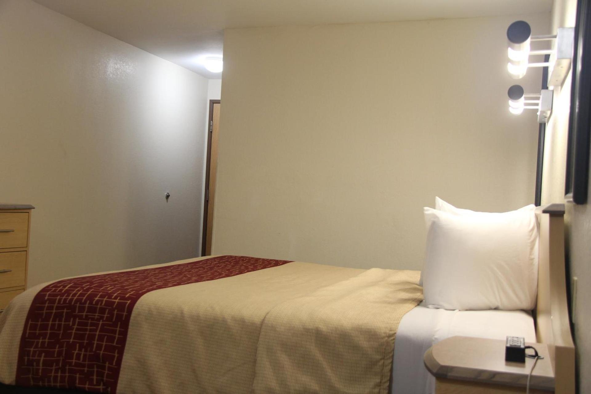 Red Roof Inn Pharr - McAllen photo 16