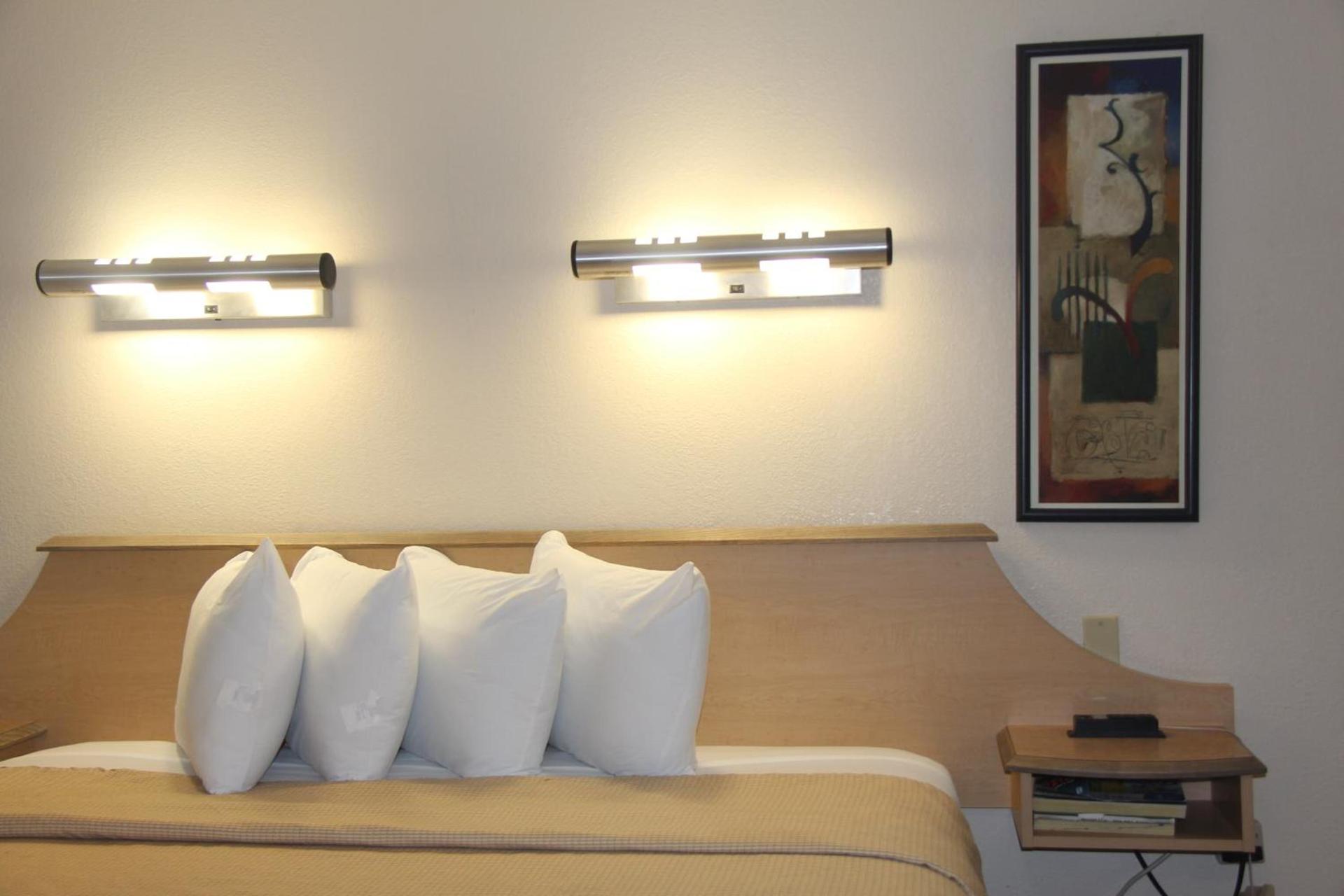 Red Roof Inn Pharr - McAllen photo 19