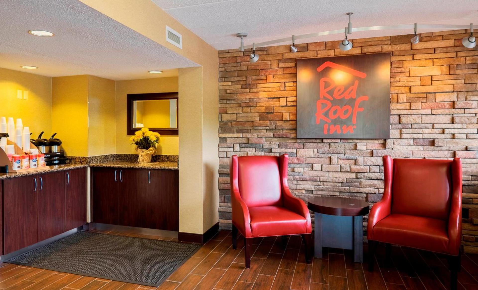 Red Roof Inn Edison photo 8