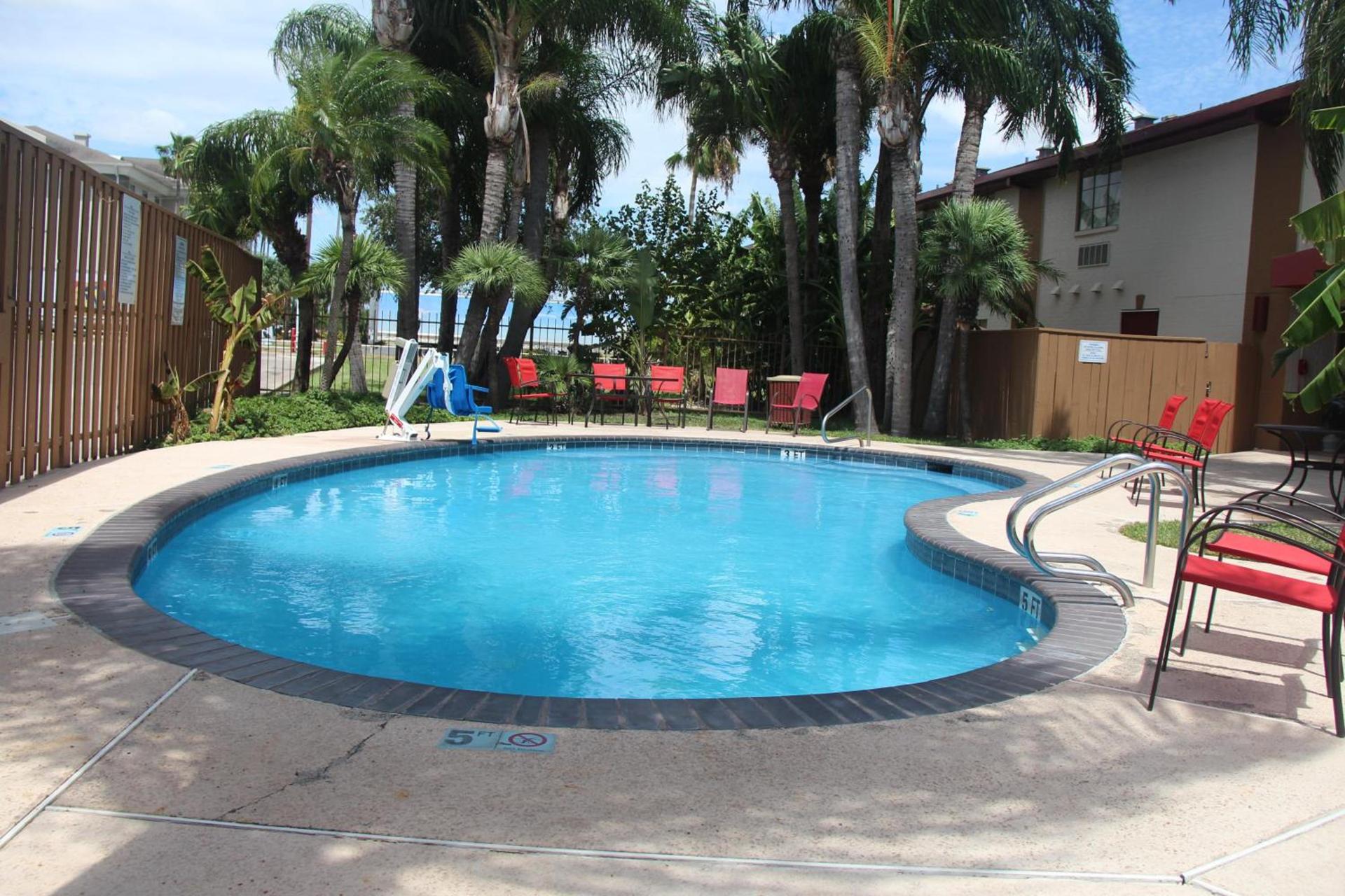 Red Roof Inn Pharr - McAllen photo 3