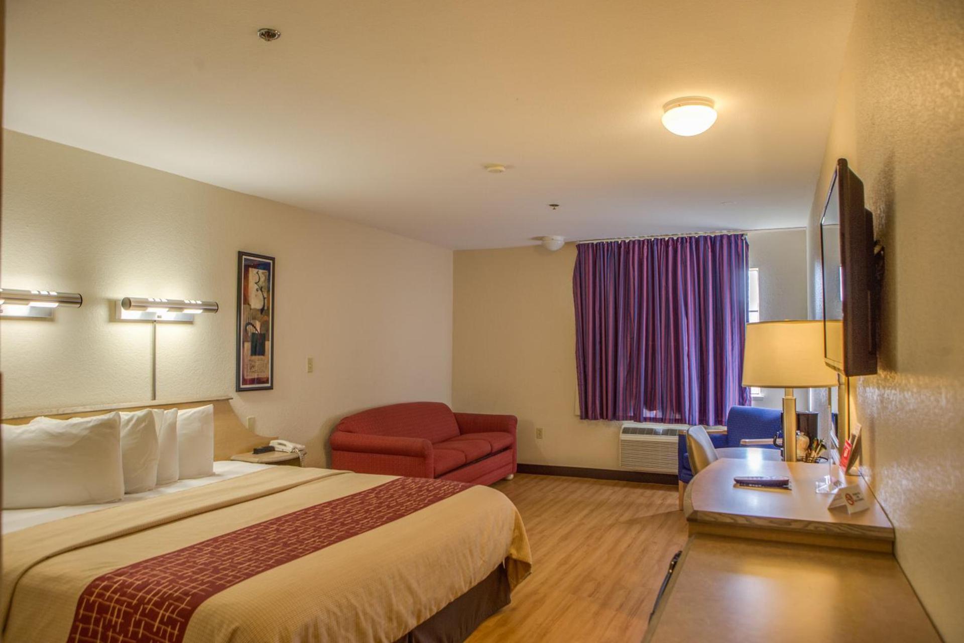 Red Roof Inn Pharr - McAllen photo 11