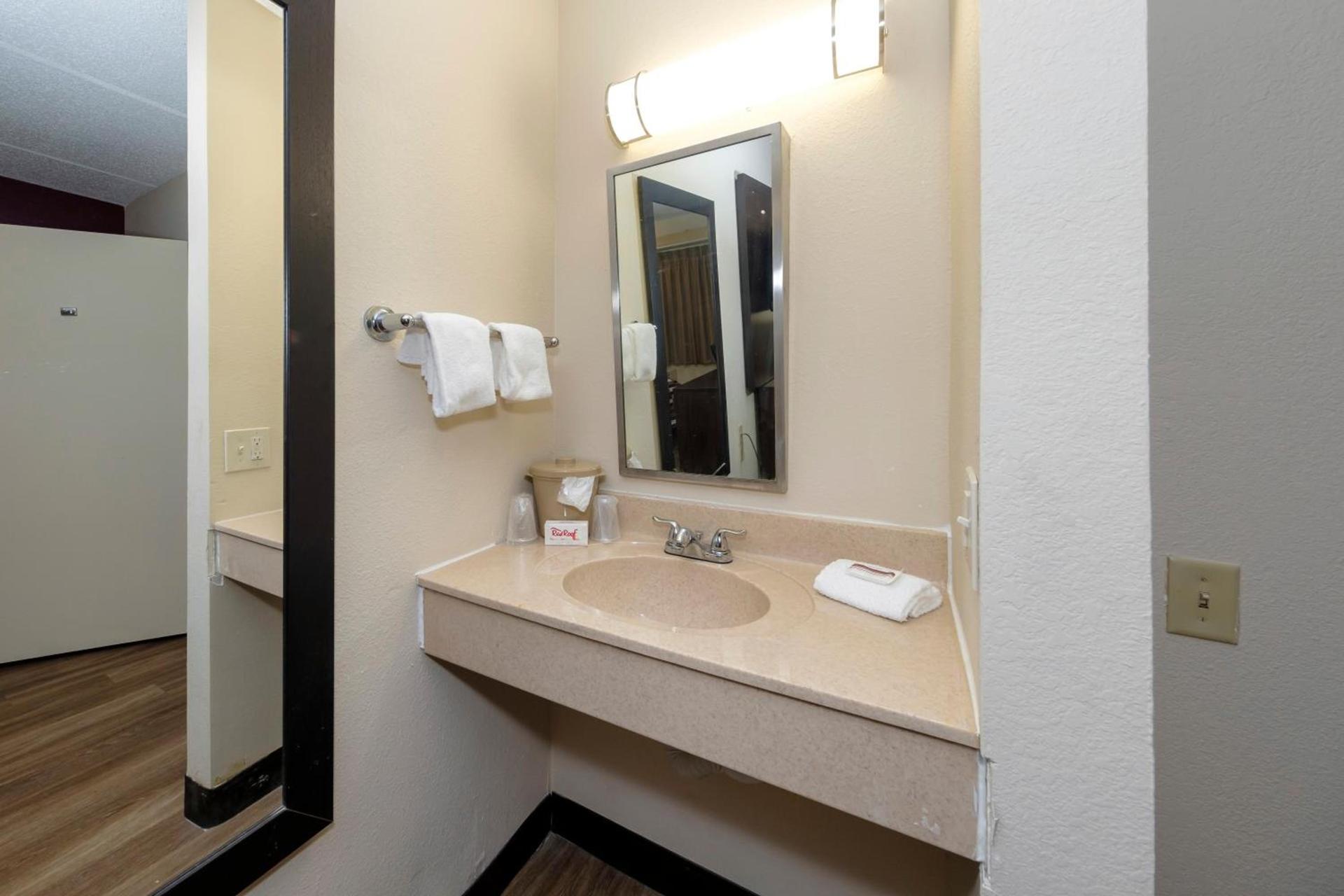 Red Roof Inn Tampa - Brandon photo 30