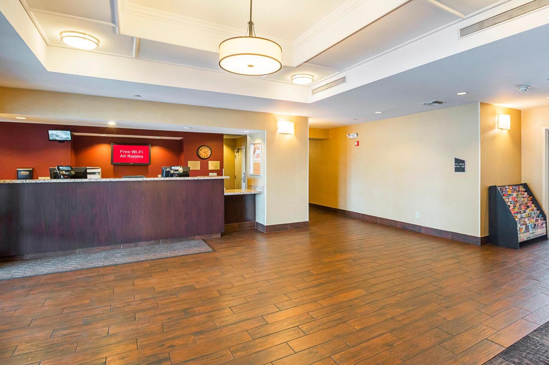 Red Roof Inn PLUS + Phoenix West photo 8