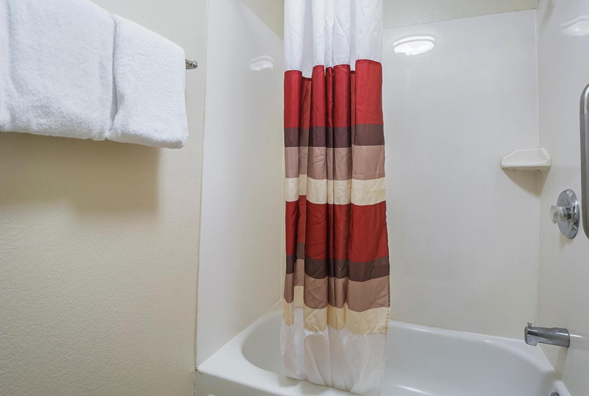 Red Roof Inn PLUS + Phoenix West photo 35