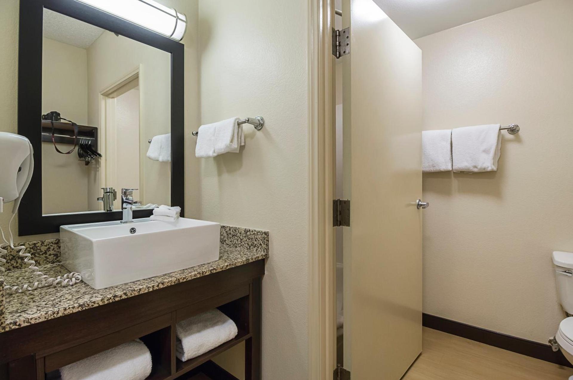 Red Roof Inn PLUS + Phoenix West photo 34
