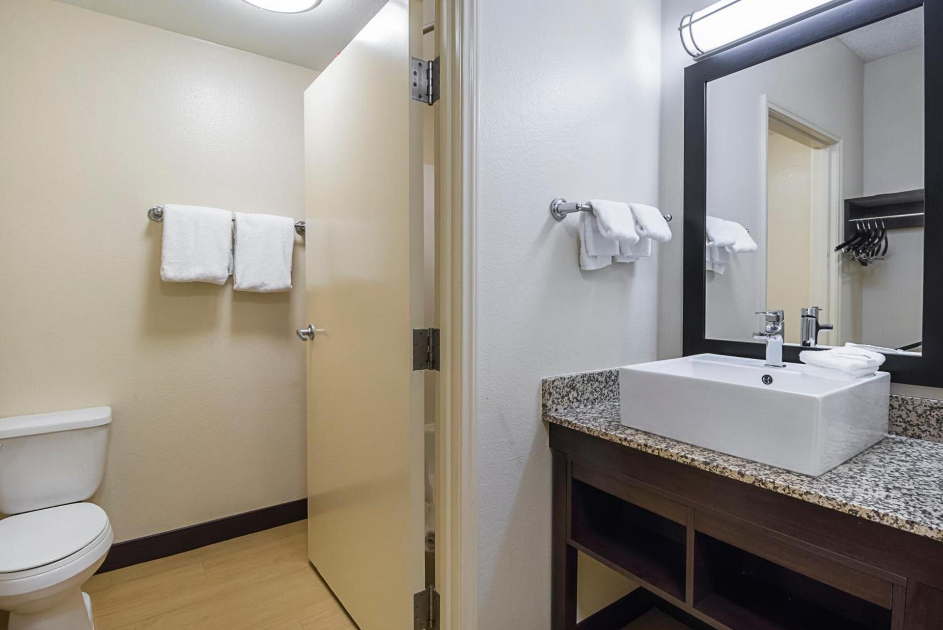 Red Roof Inn PLUS + Phoenix West photo 32