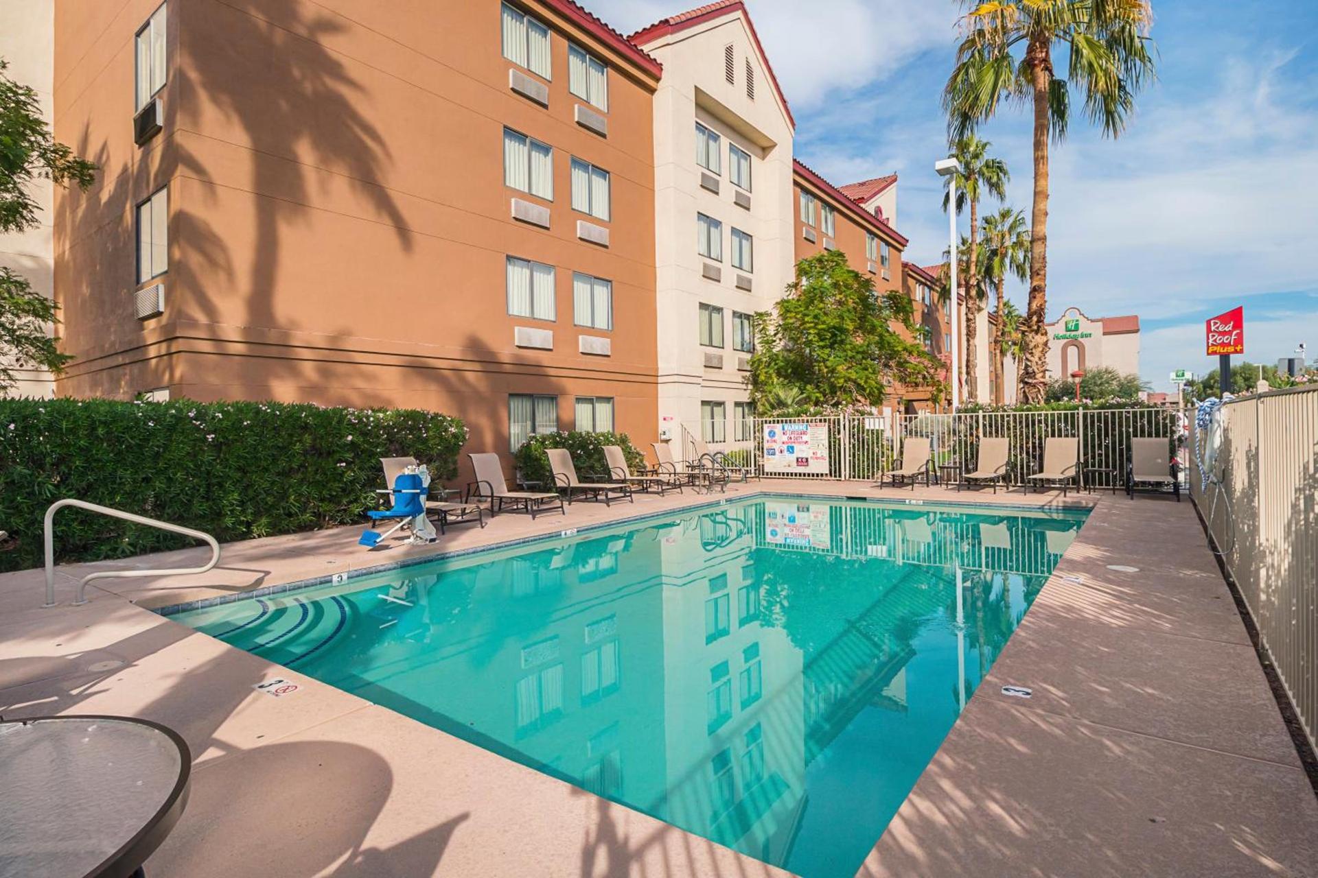 Red Roof Inn PLUS + Phoenix West photo 12