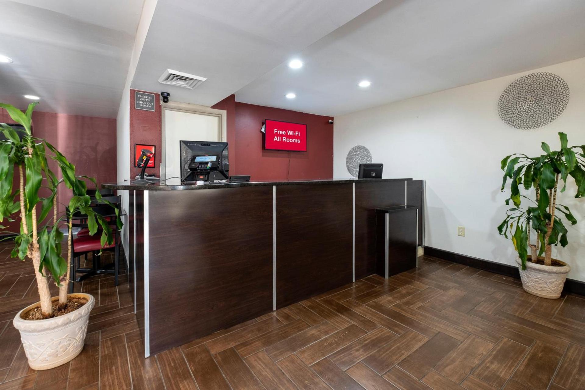 Red Roof Inn Raleigh North-Crabtree Mall-Lenovo Center photo 6