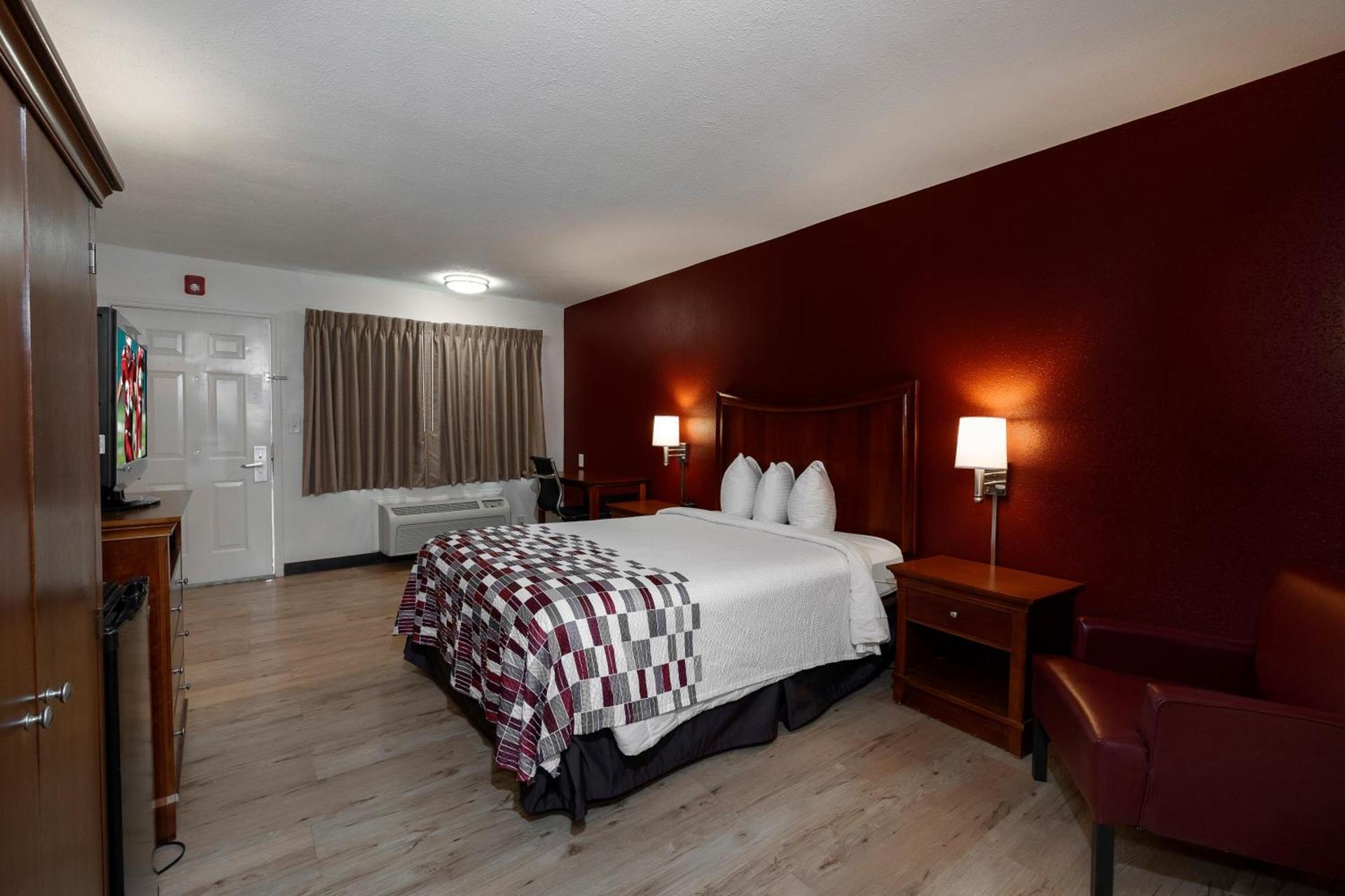 Red Roof Inn Dothan photo 23