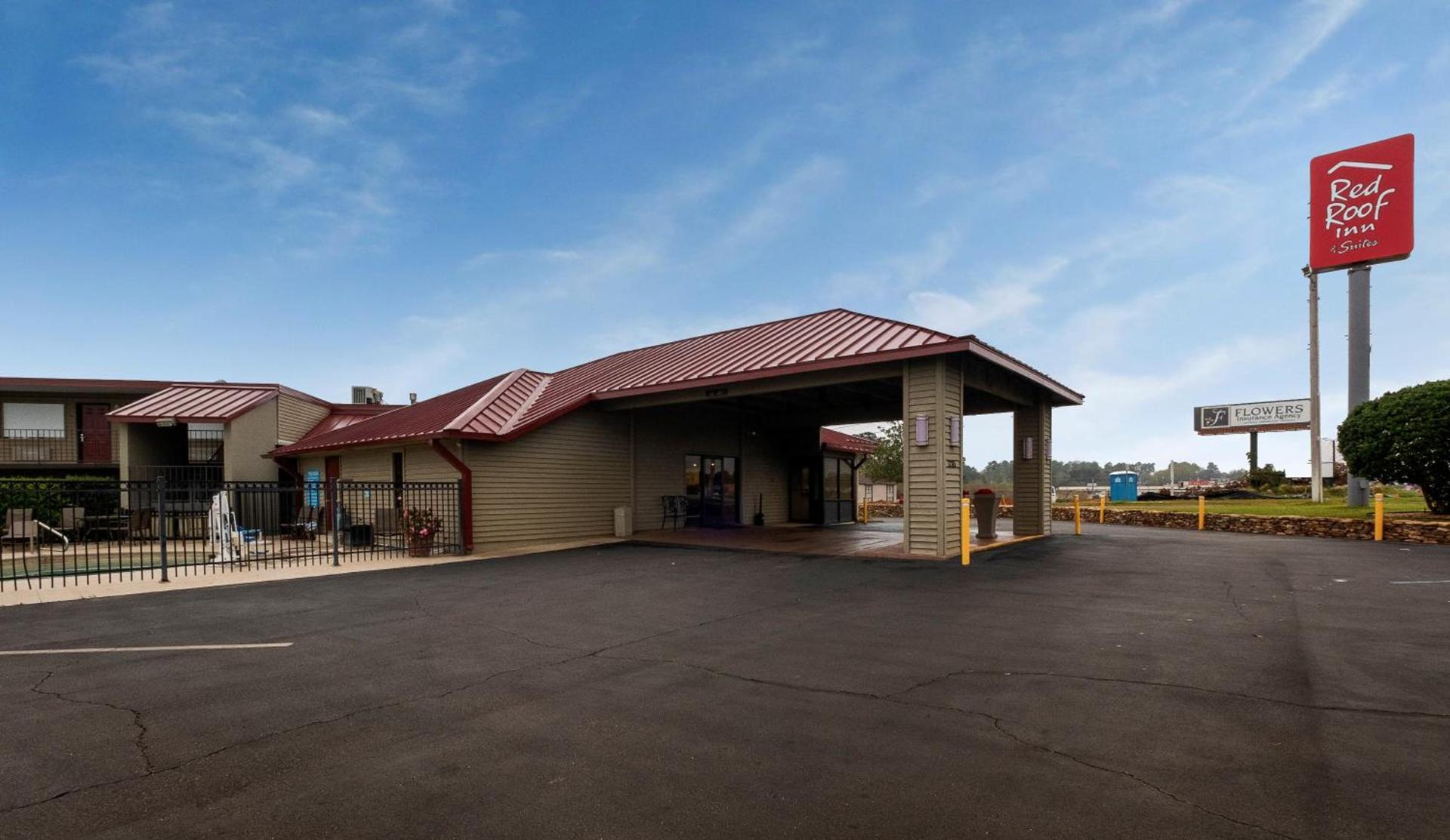 Red Roof Inn Dothan photo 2