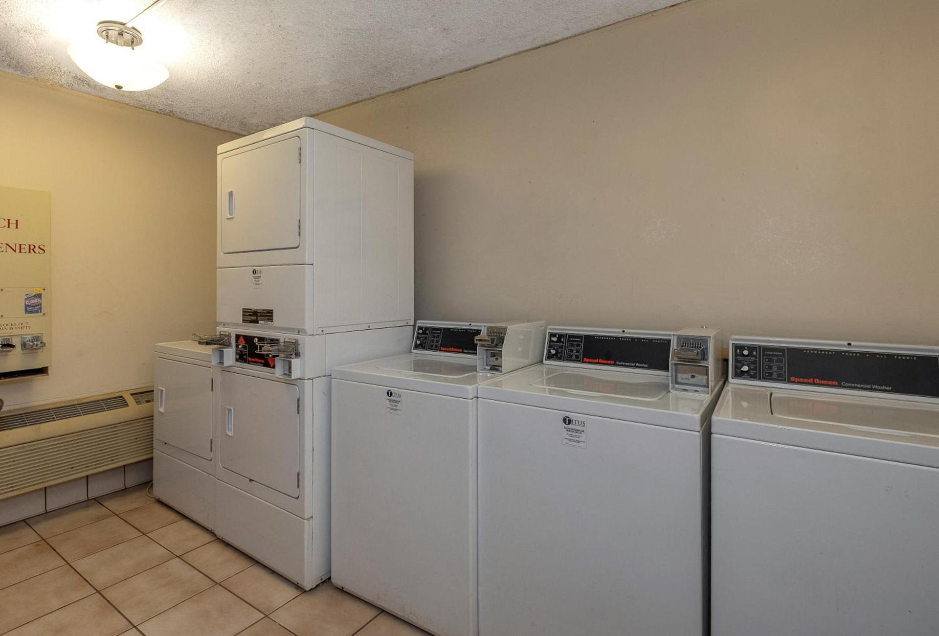Red Roof Inn Dothan photo 14