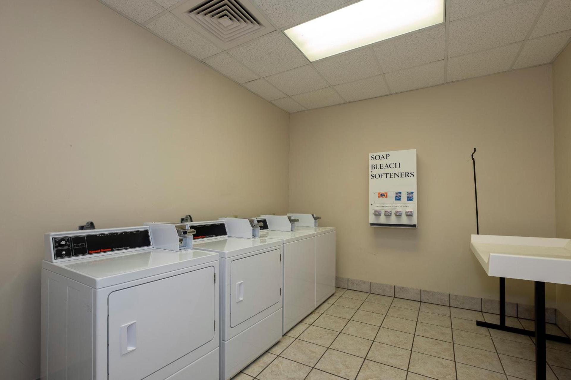 Red Roof Inn Dothan photo 15