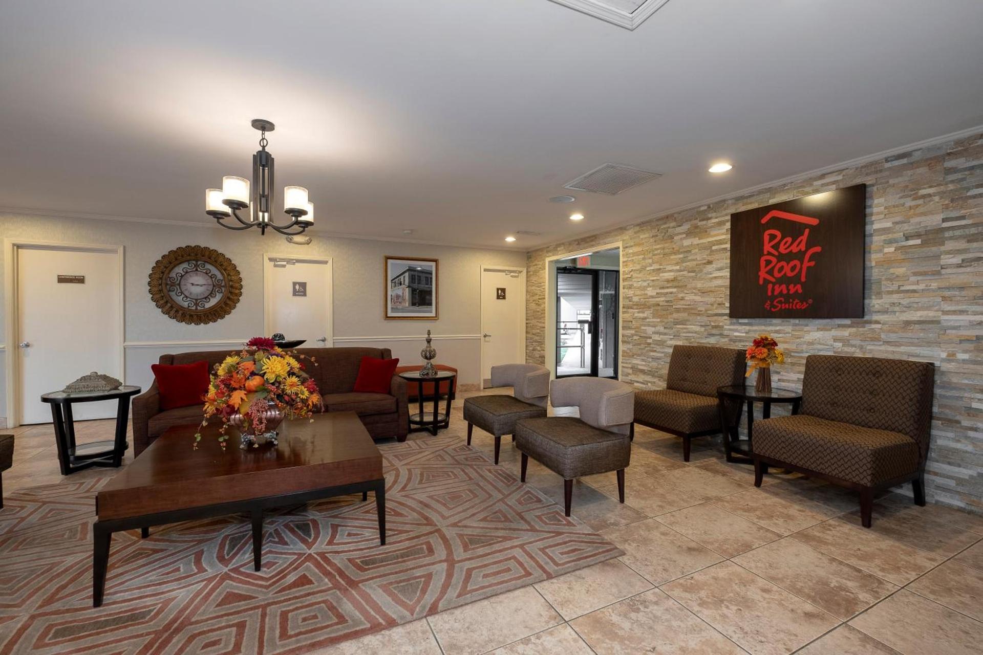 Red Roof Inn Dothan photo 9