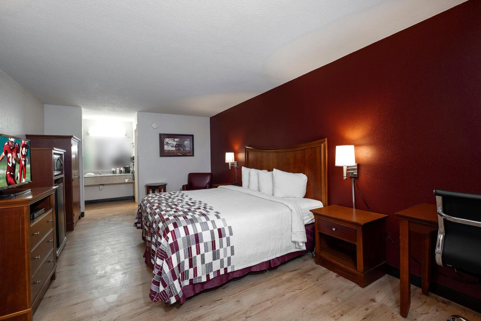 Red Roof Inn Dothan photo 16