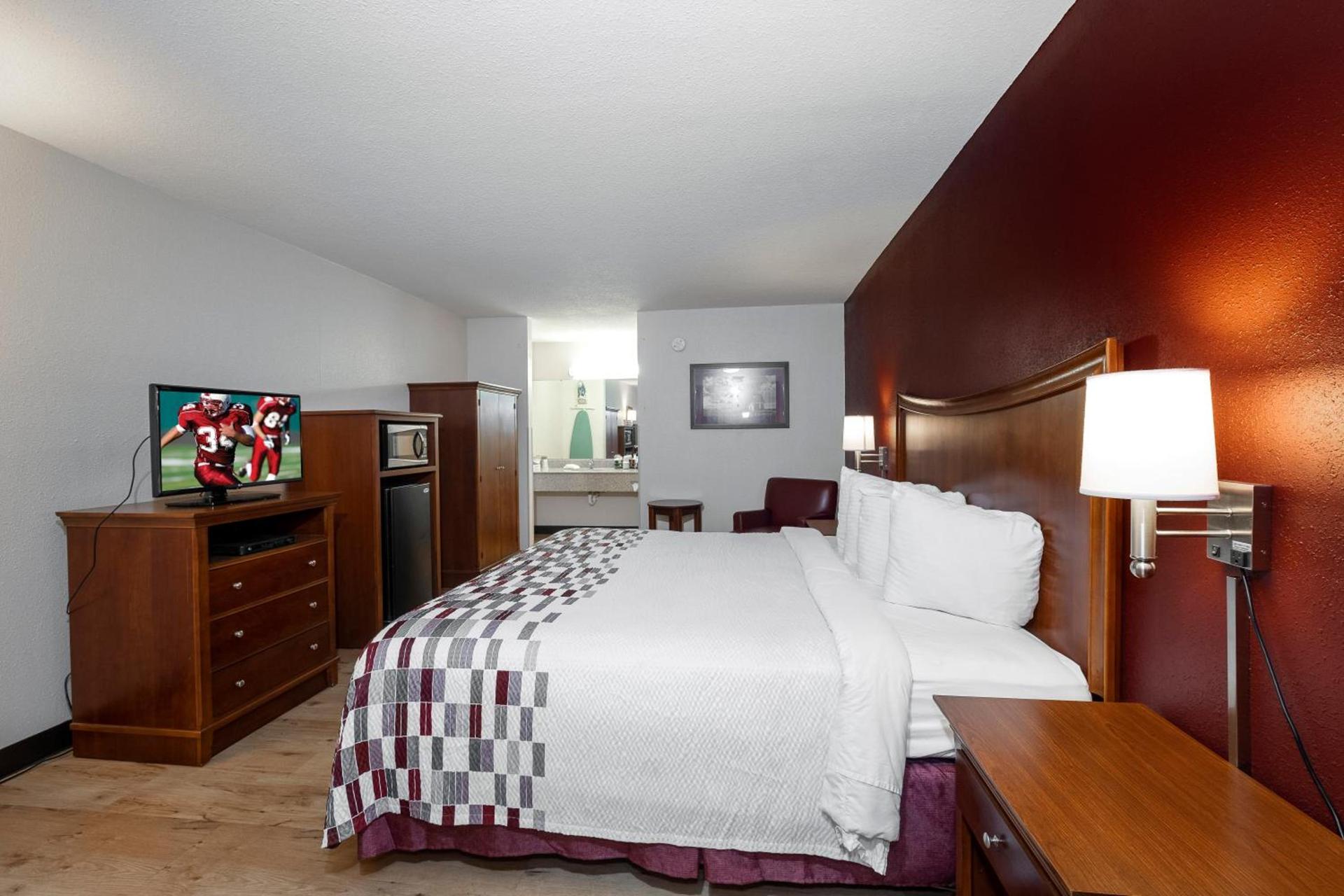 Red Roof Inn Dothan photo 17