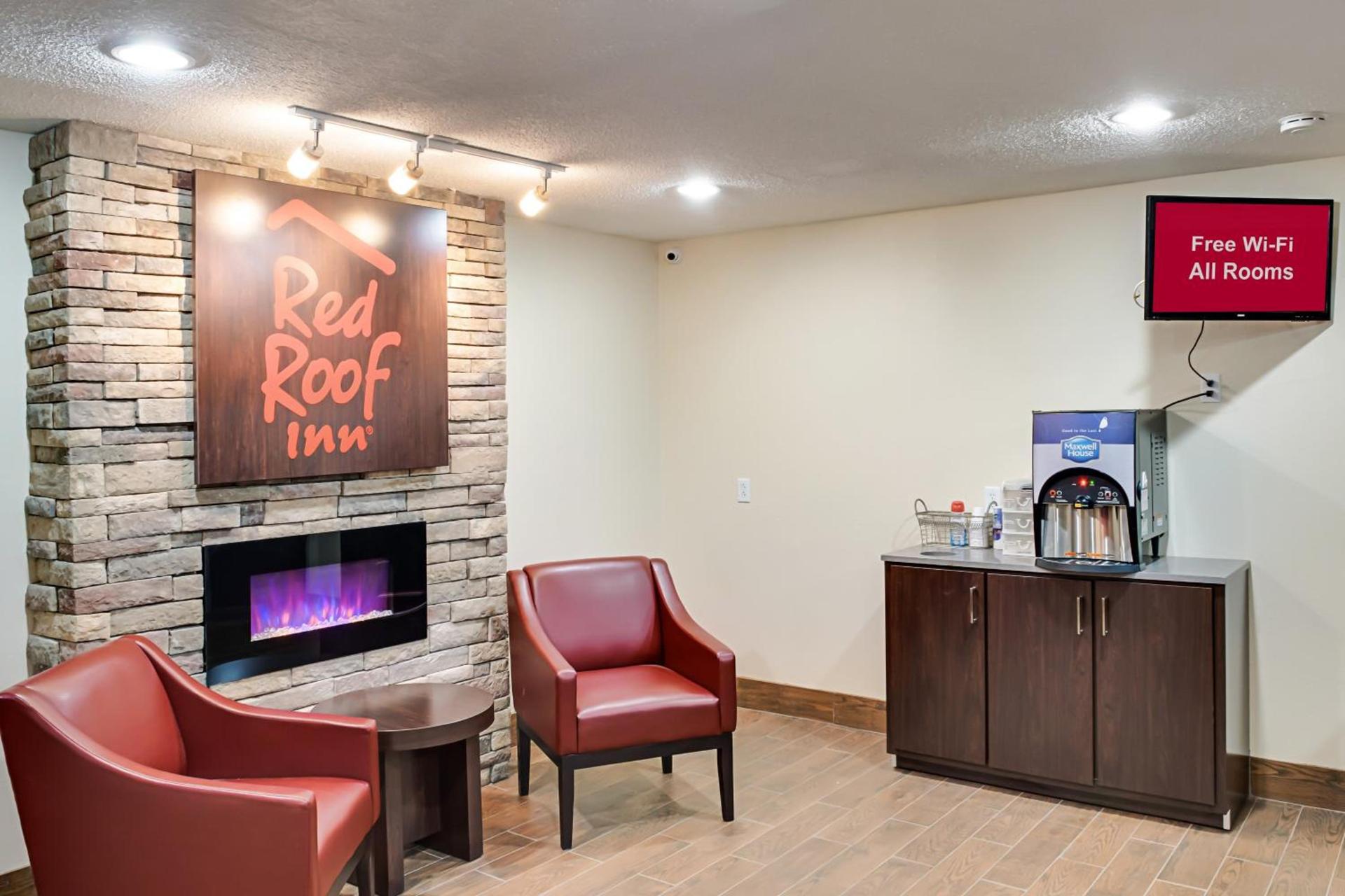 Red Roof Inn Indianapolis East photo 11