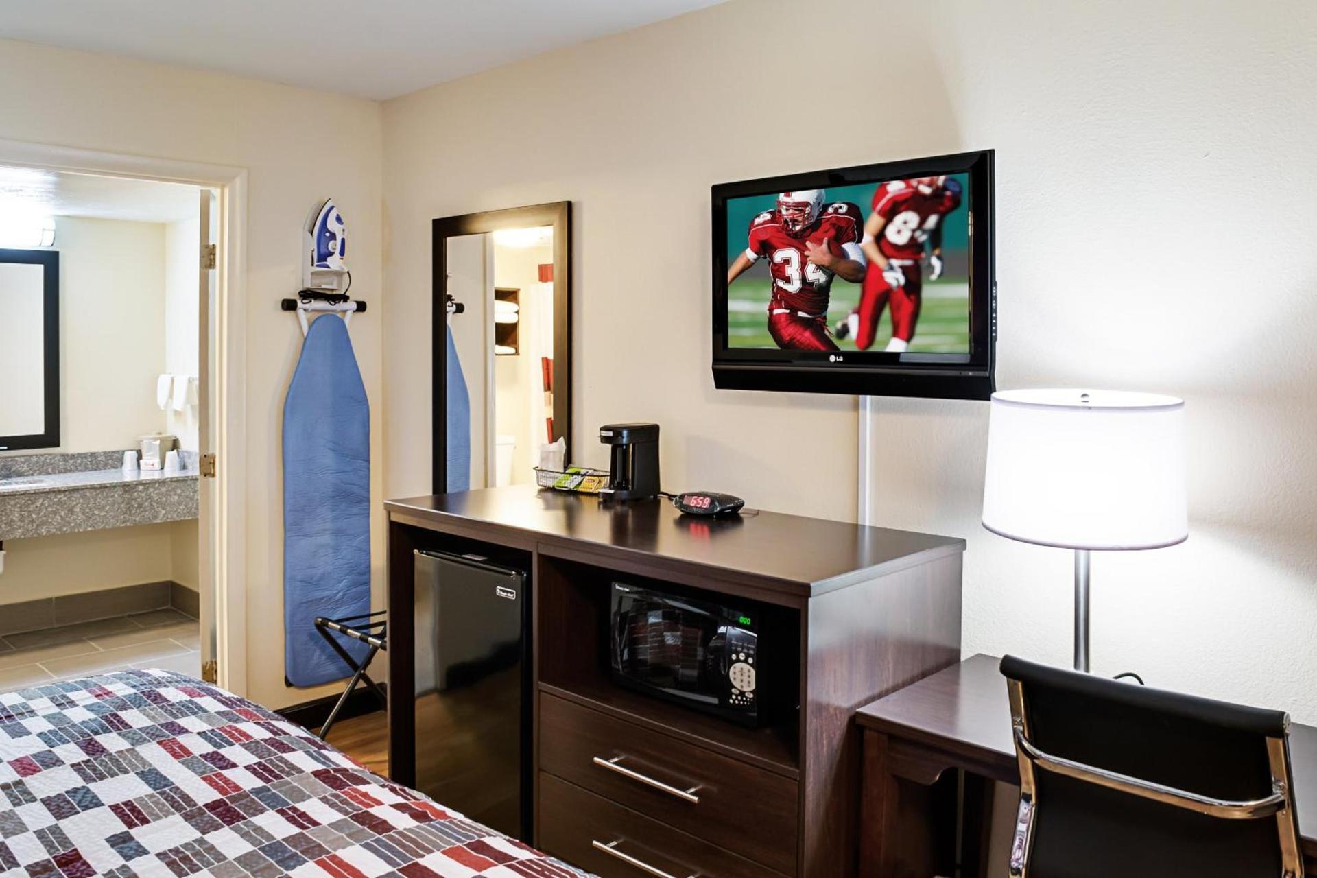 Red Roof Inn Indianapolis East photo 25