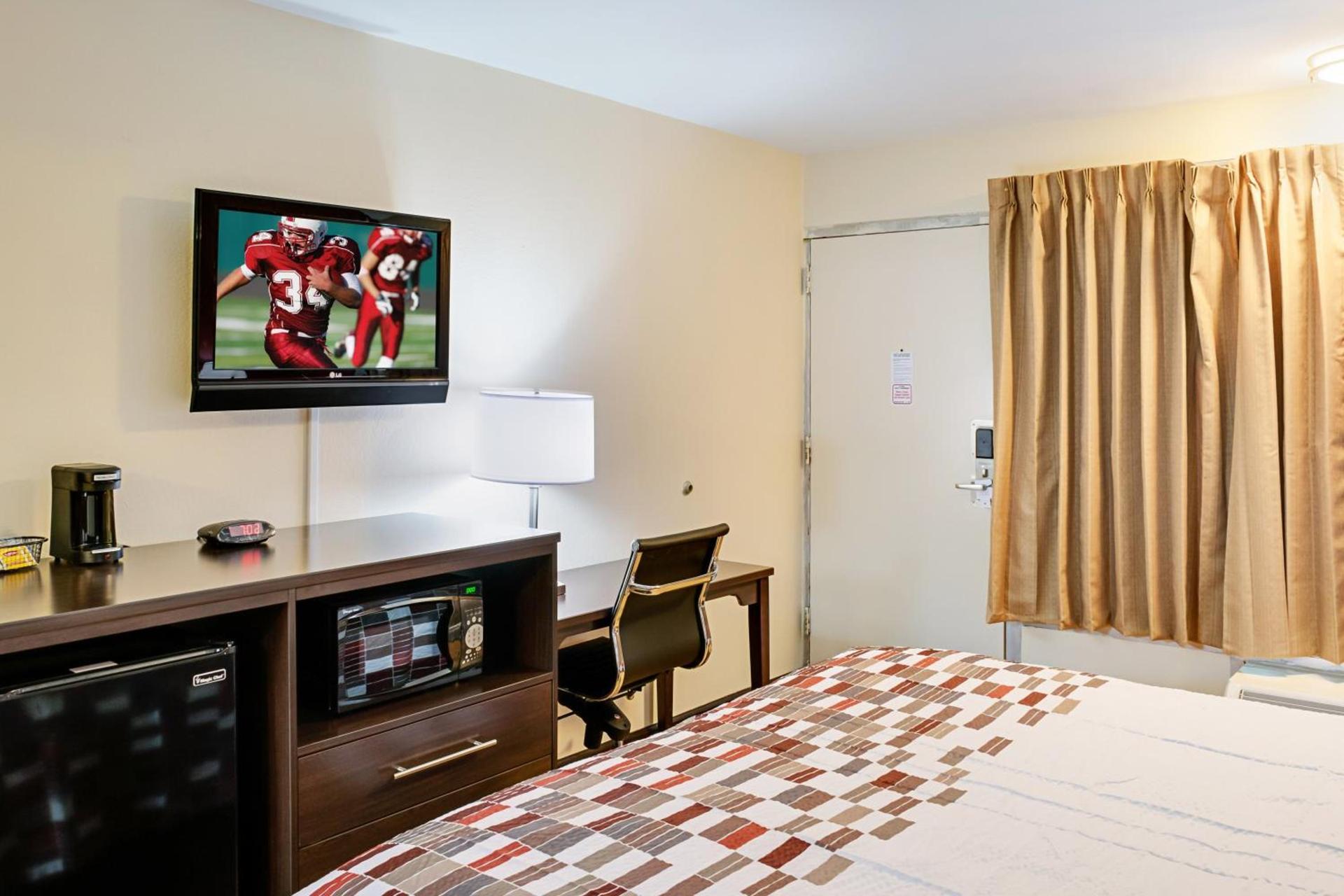 Red Roof Inn Indianapolis East photo 26