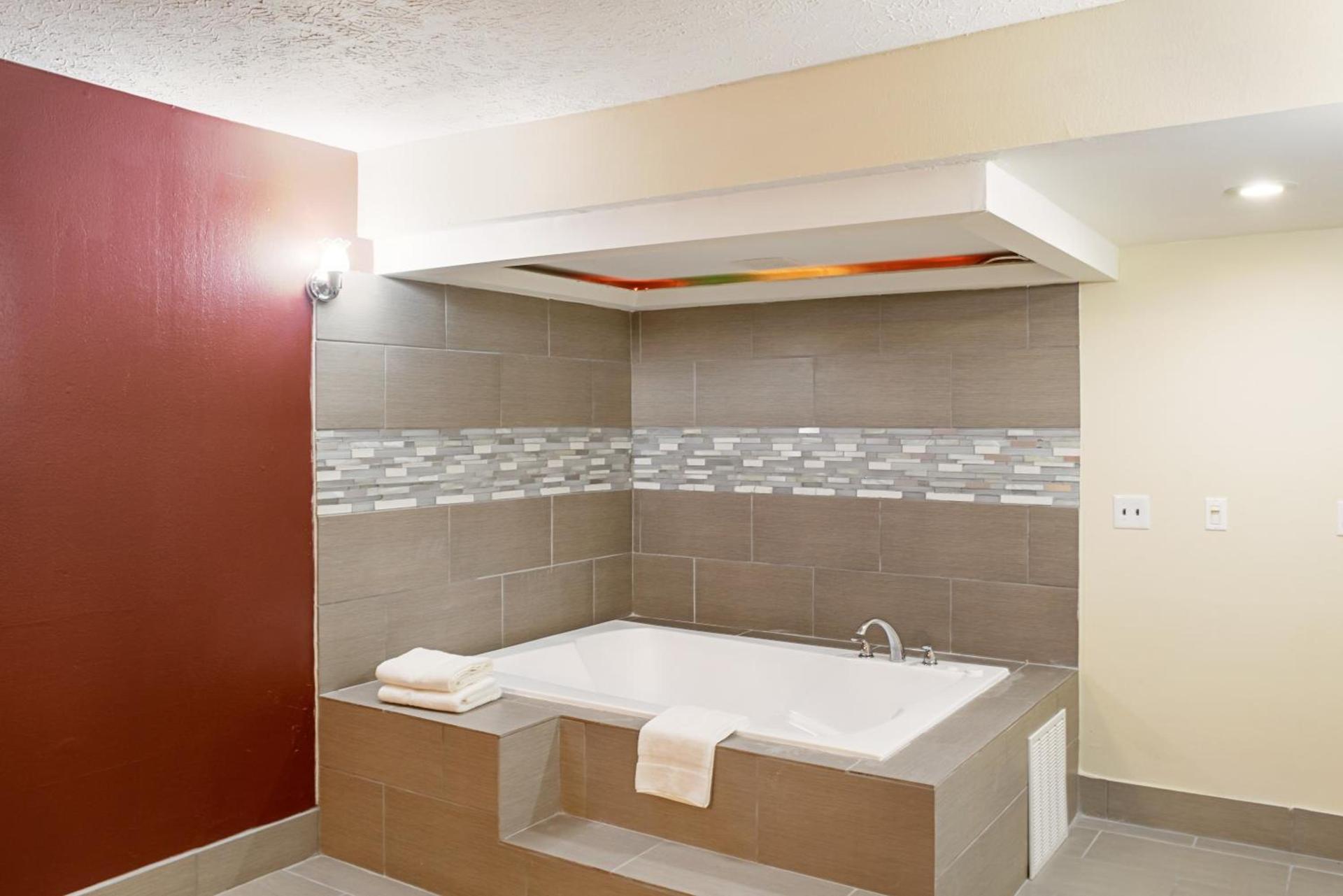 Red Roof Inn Indianapolis East photo 23