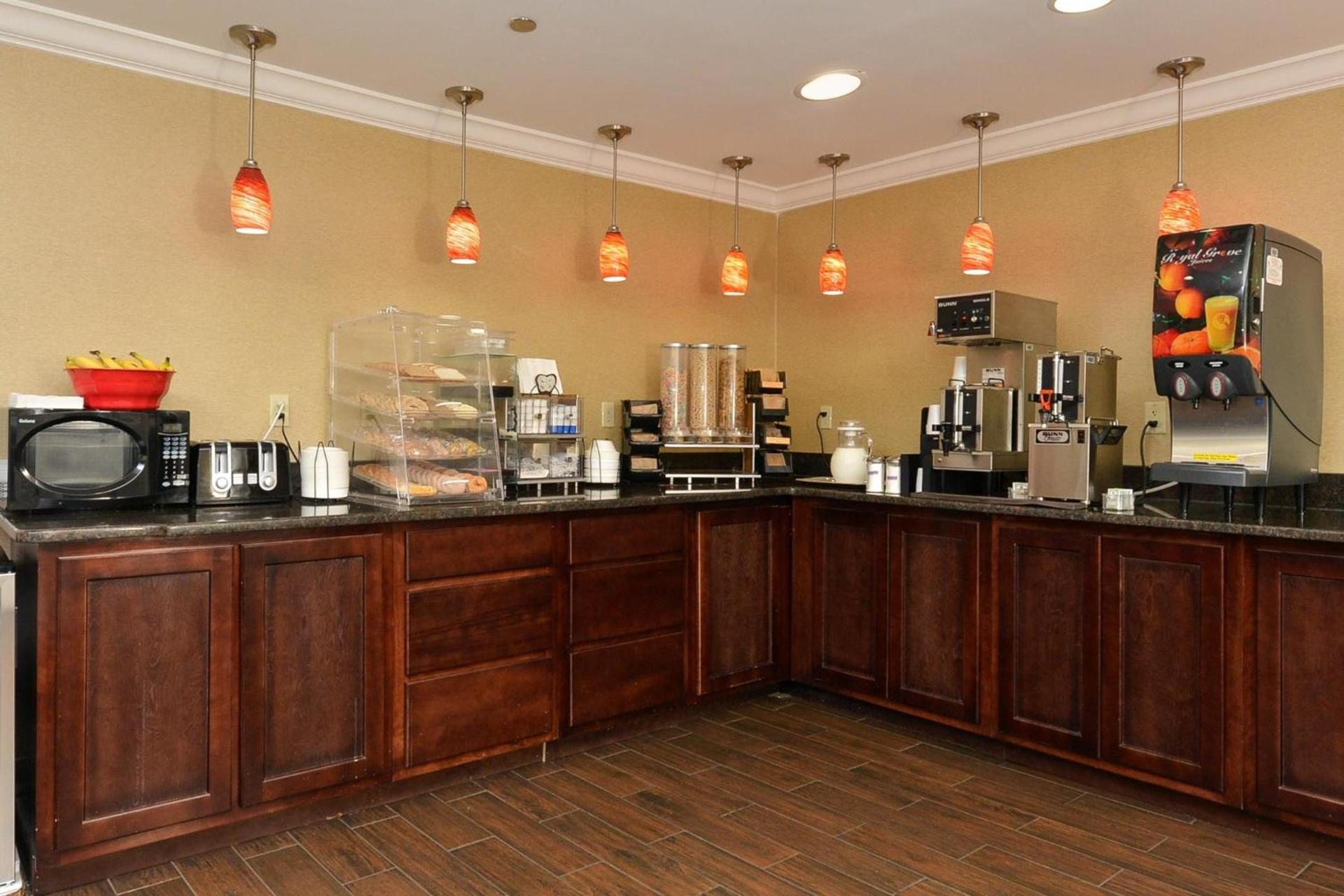 Red Roof Inn Dalton photo 8
