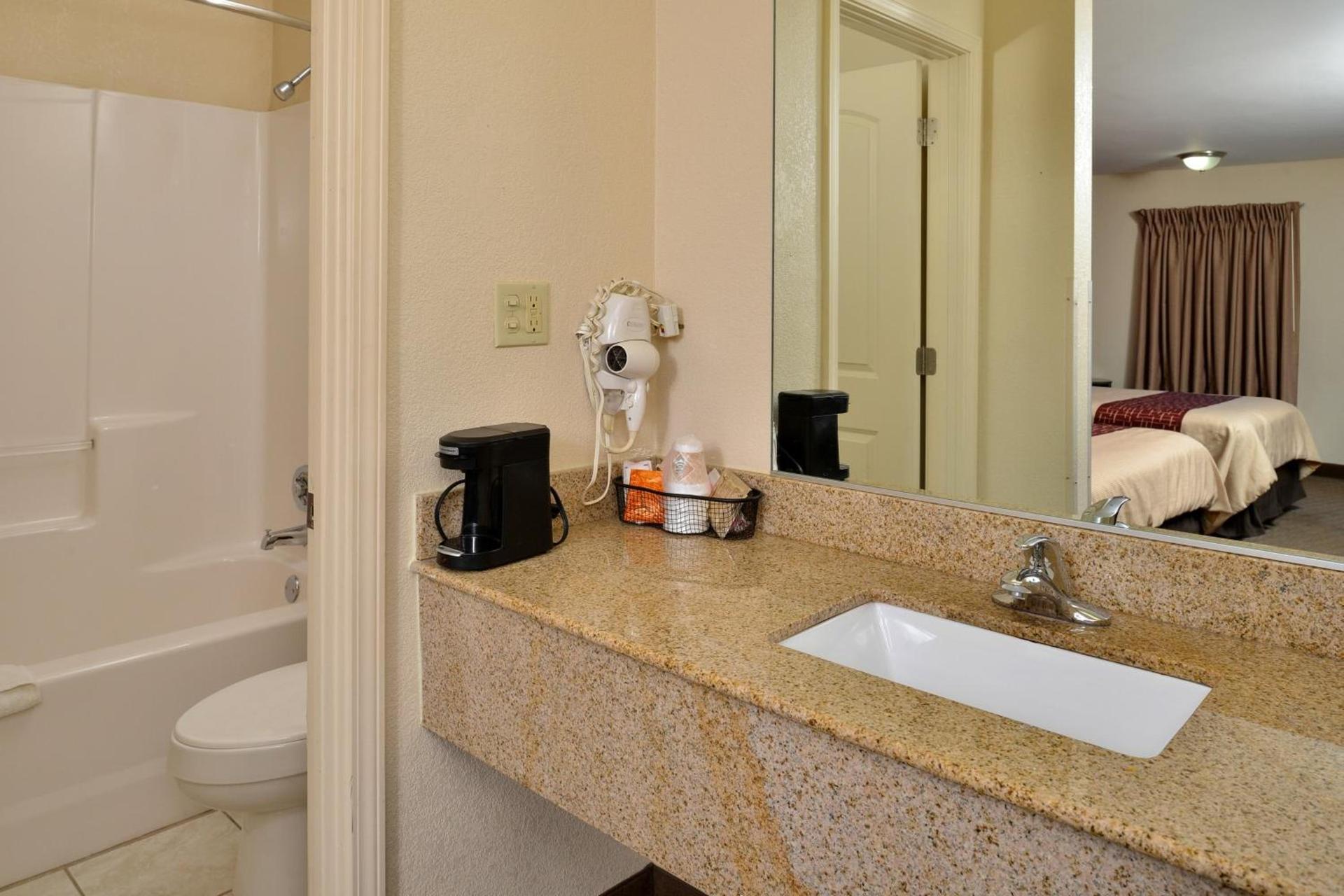 Red Roof Inn Dalton photo 23