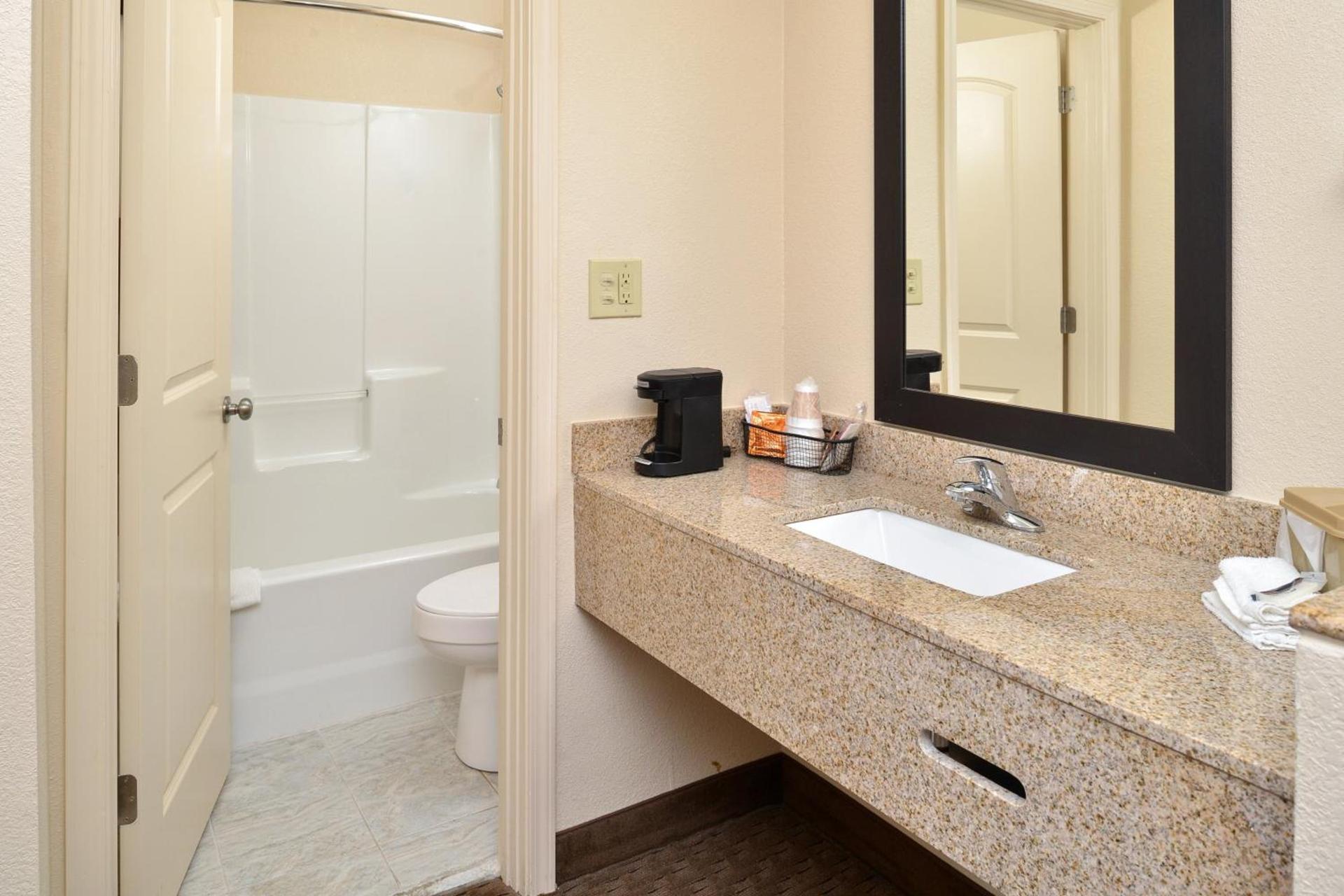 Red Roof Inn Dalton photo 22
