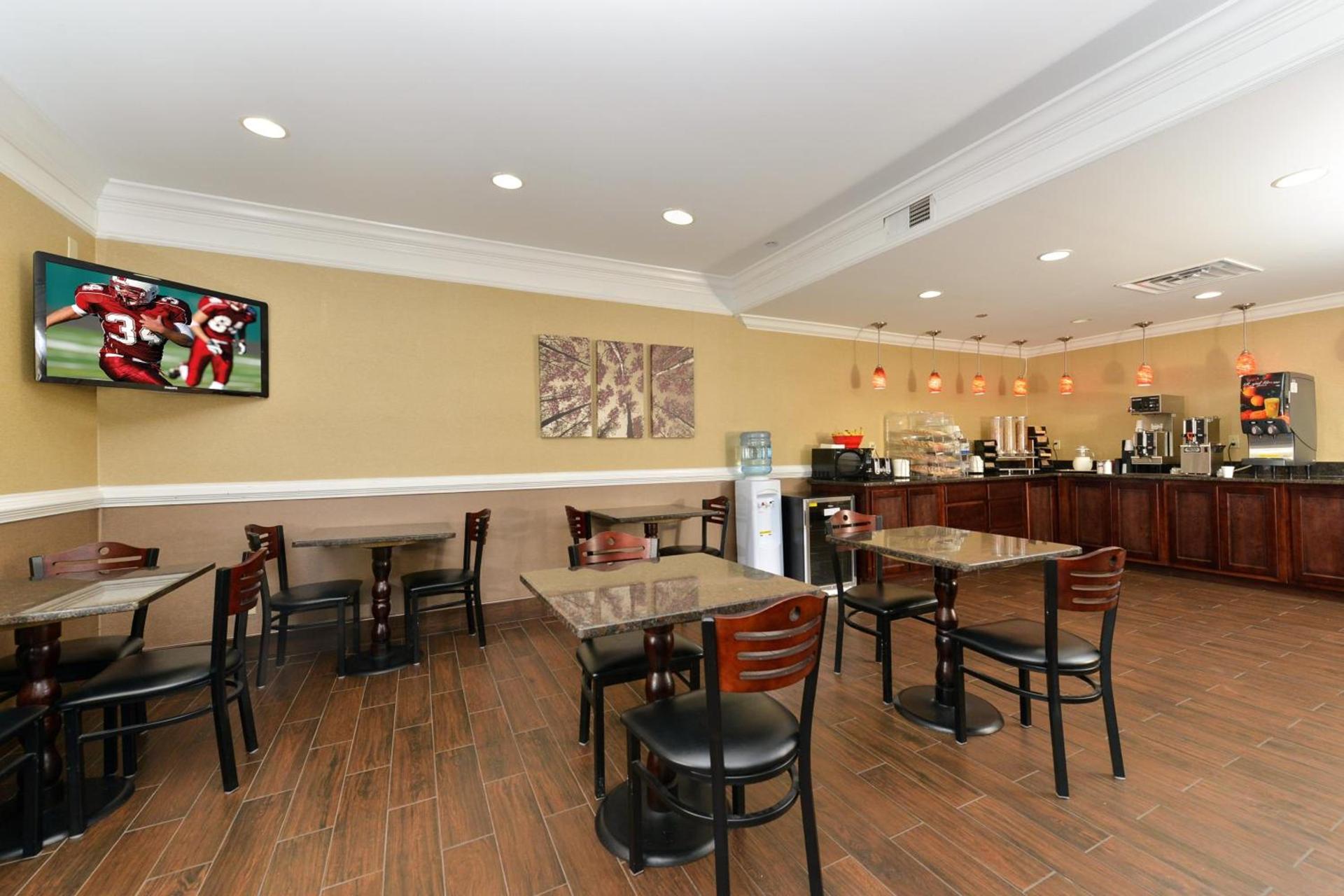 Red Roof Inn Dalton photo 11