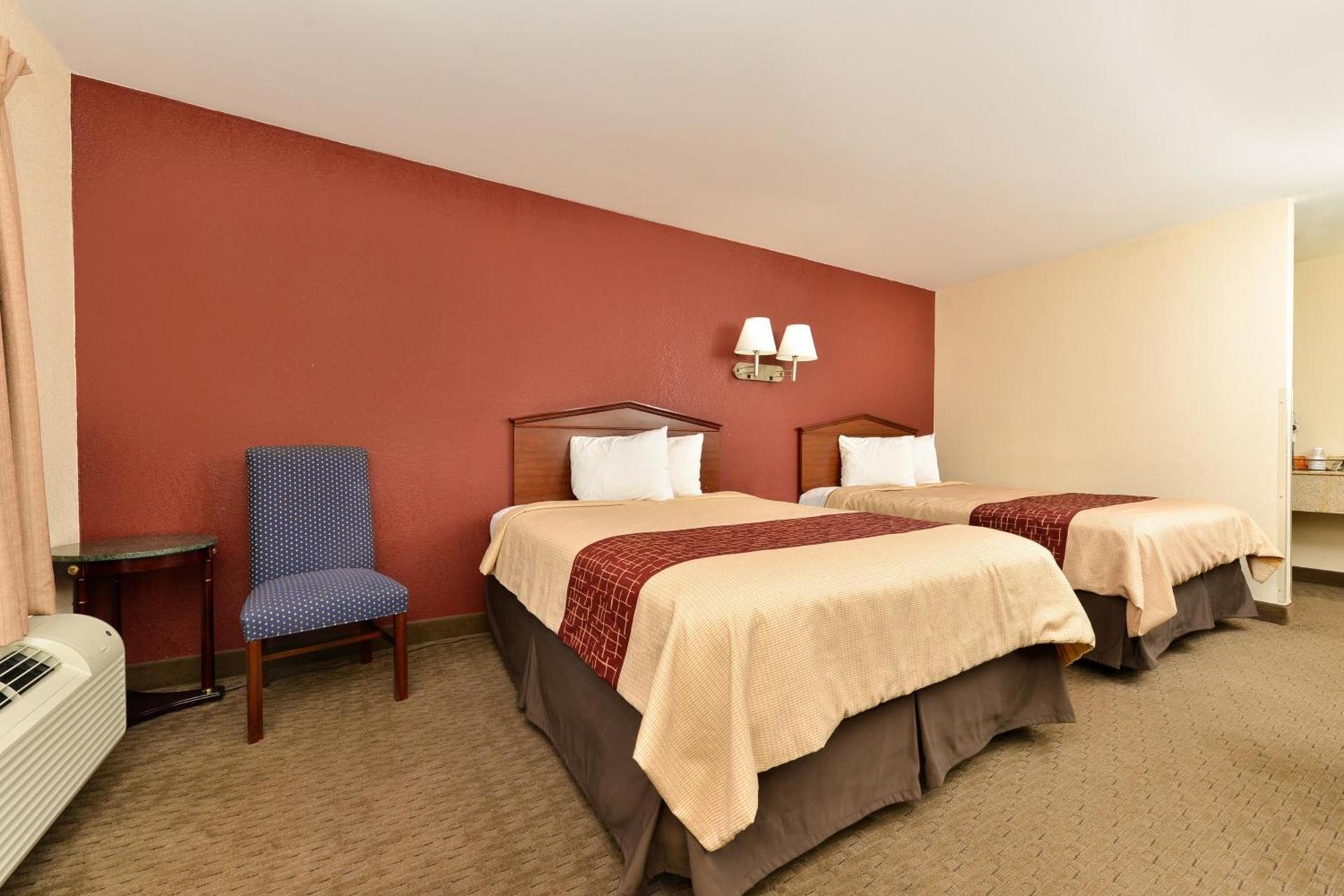 Red Roof Inn Dalton photo 12