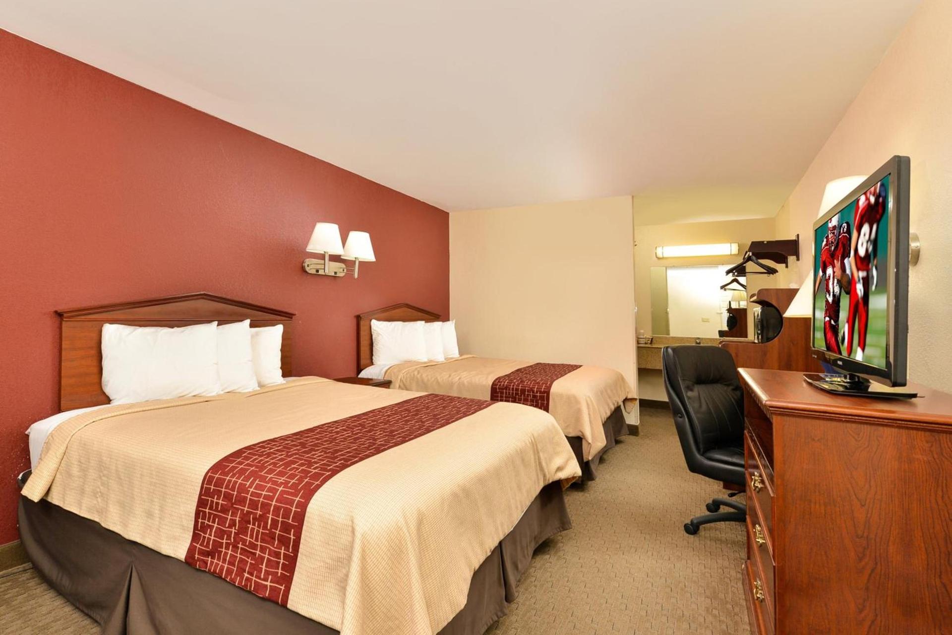 Red Roof Inn Dalton photo 16
