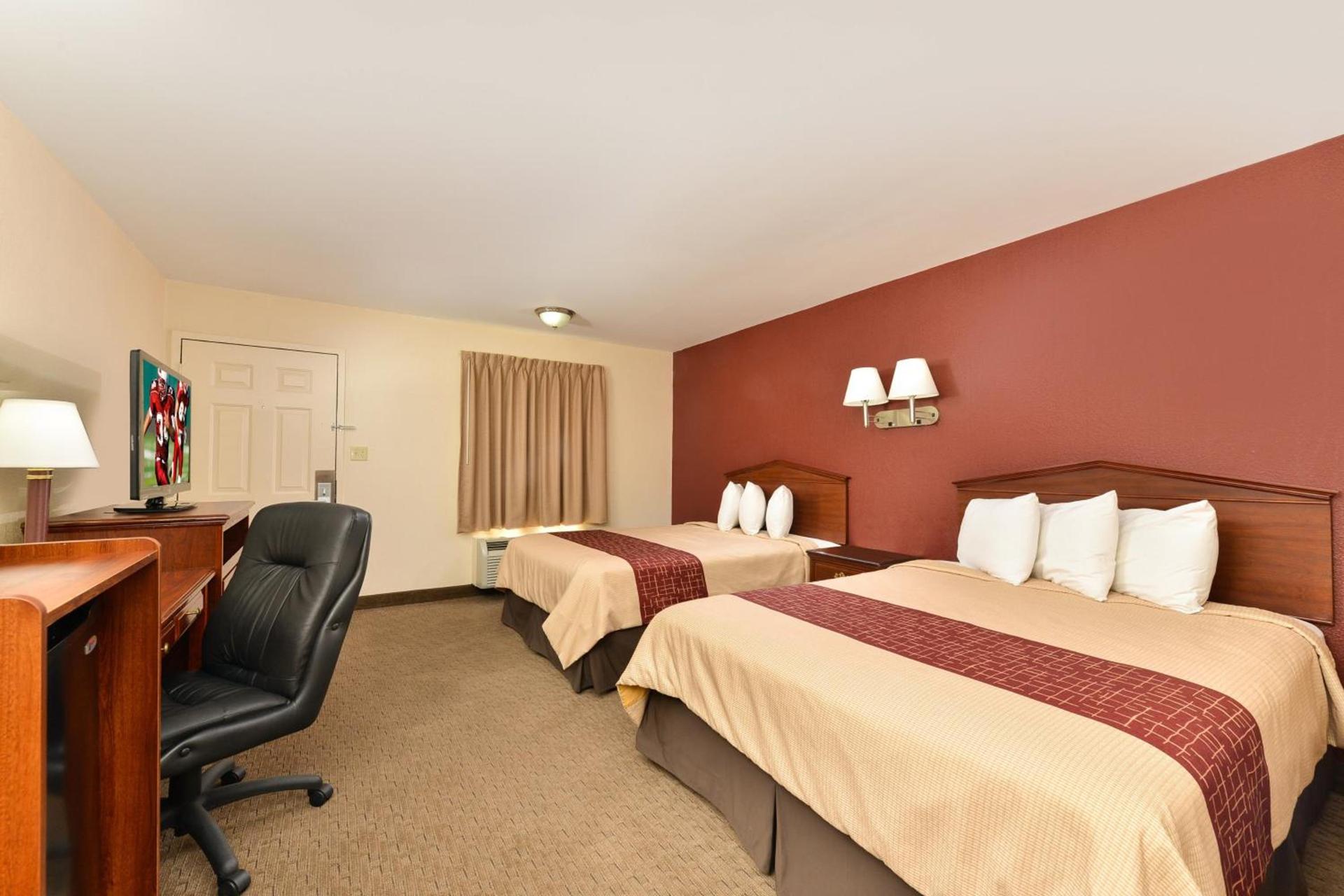 Red Roof Inn Dalton photo 14