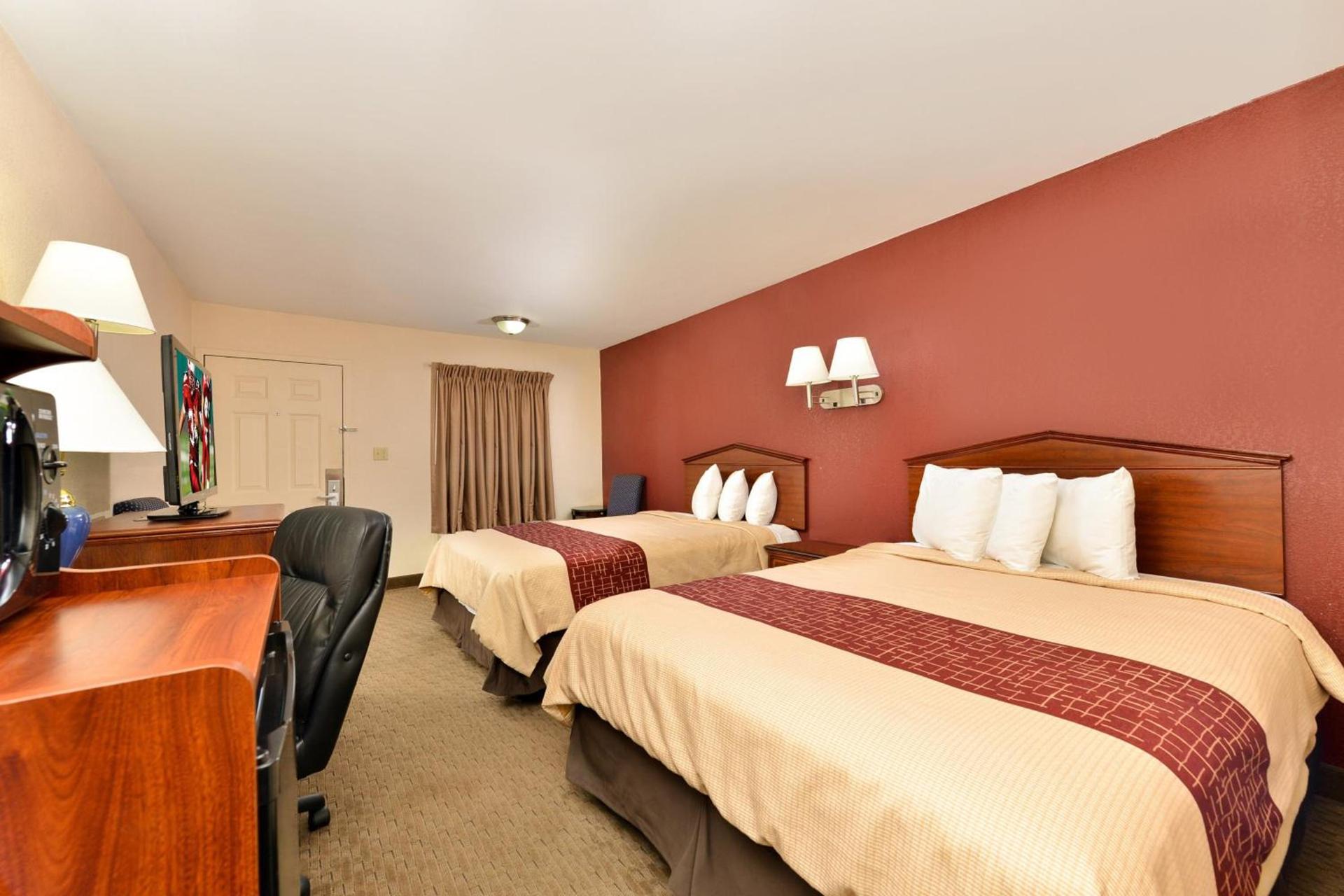 Red Roof Inn Dalton photo 15