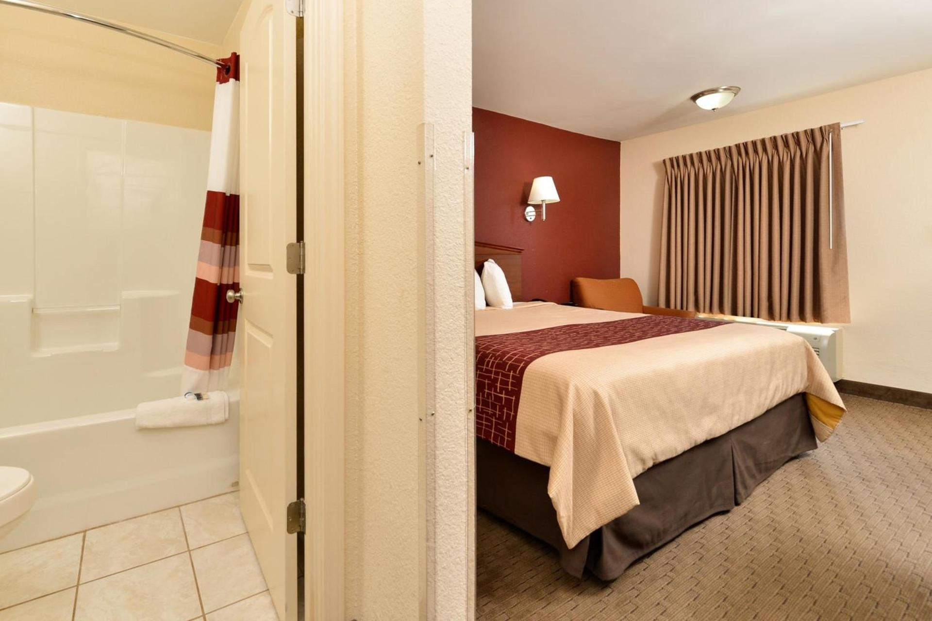 Red Roof Inn Dalton photo 19