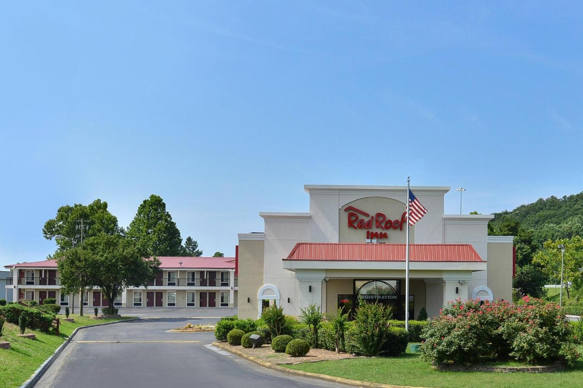 Red Roof Inn Dalton photo 2