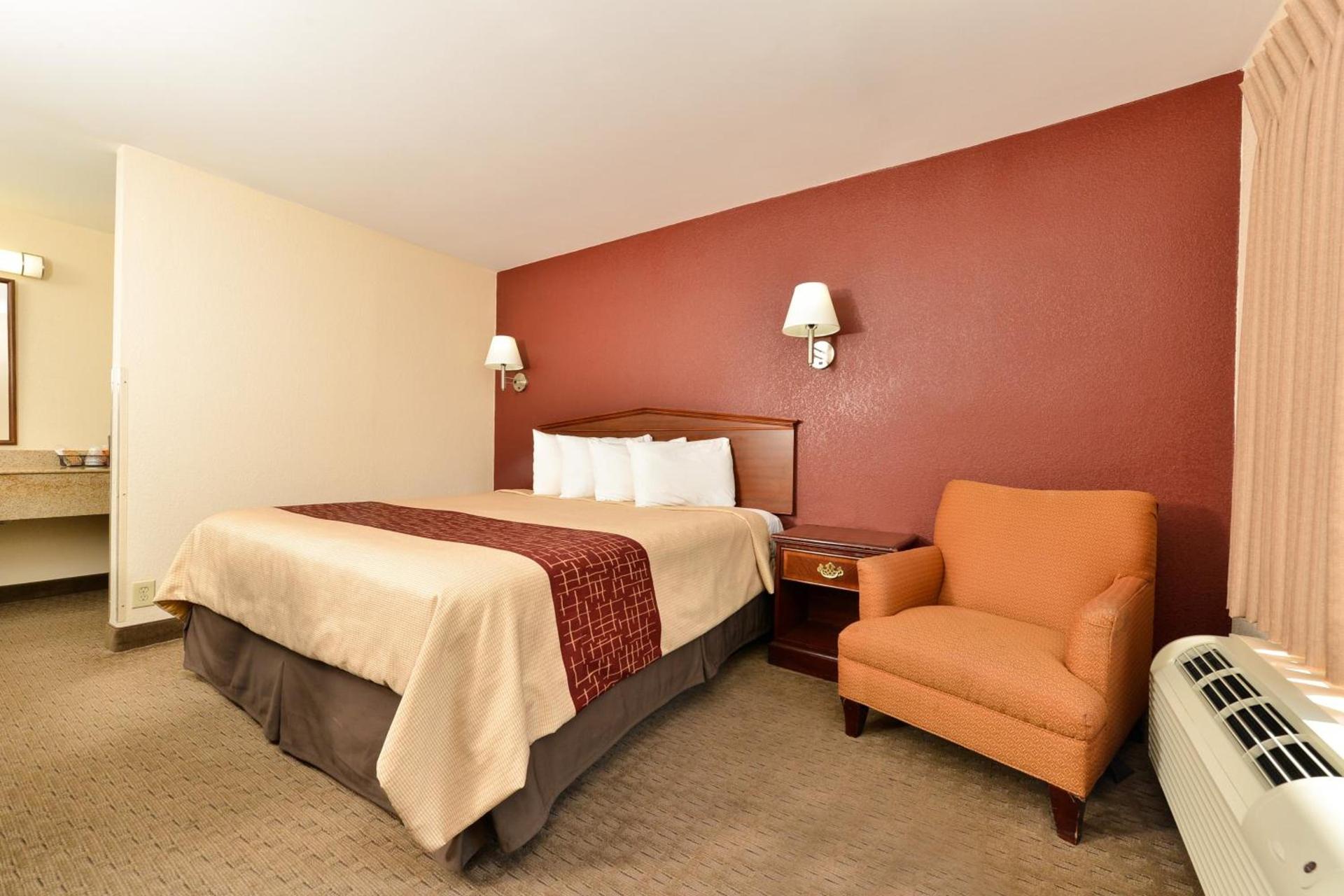 Red Roof Inn Dalton photo 18